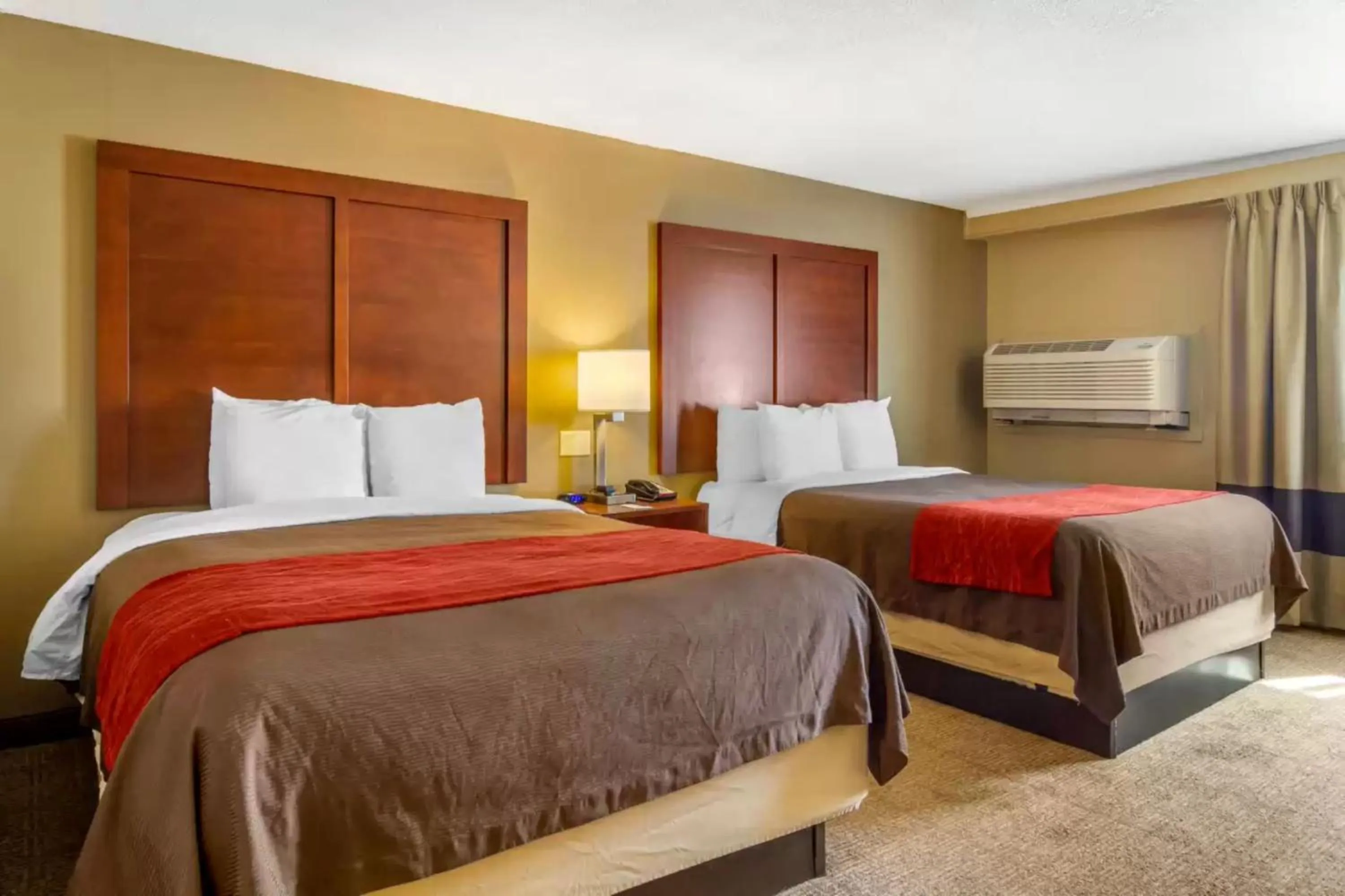 Photo of the whole room, Bed in Holiday Inn Express Denver Central - North