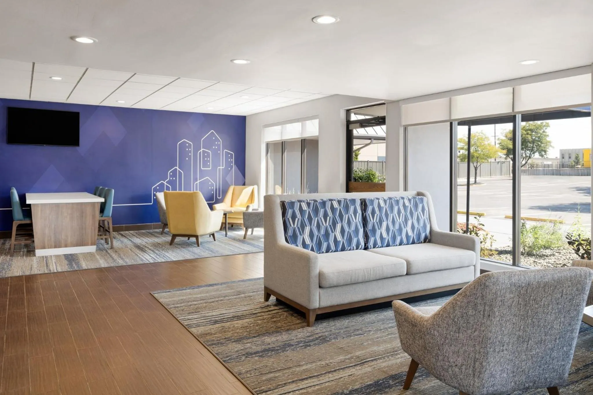 Property building in Holiday Inn Express Denver Central - North