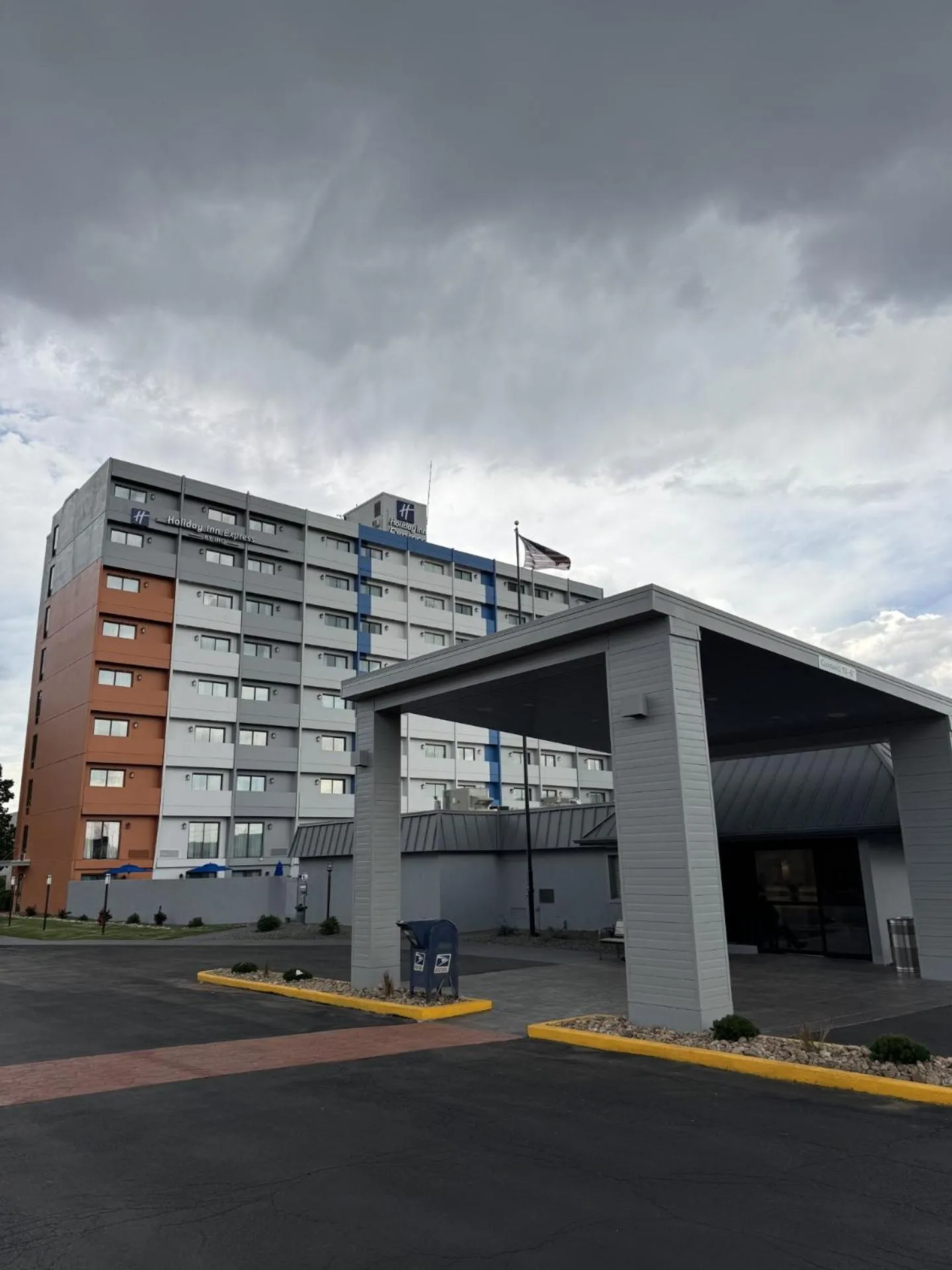 Property building in Holiday Inn Express Denver Central - North