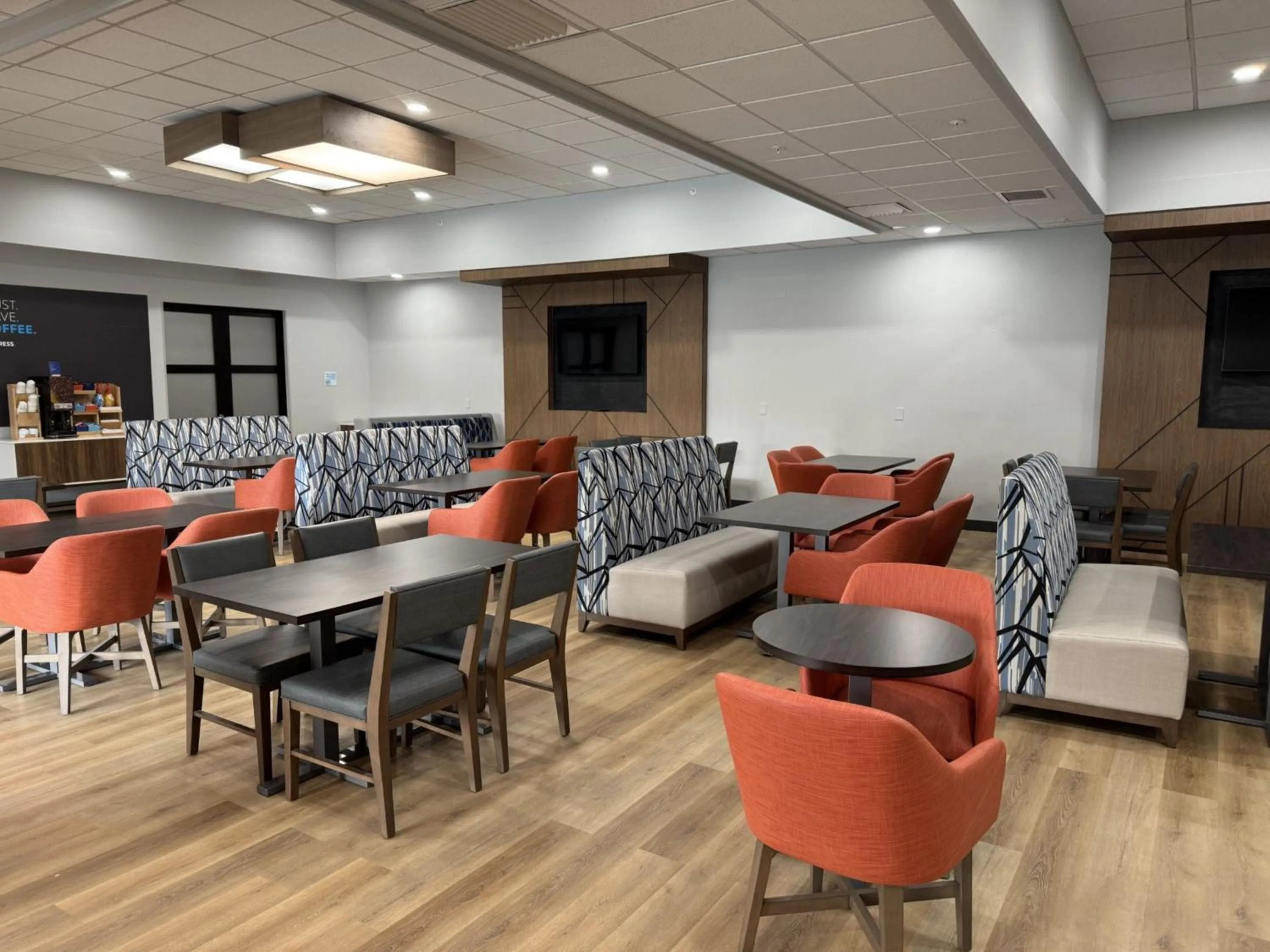 Breakfast in Holiday Inn Express Denver Central - North