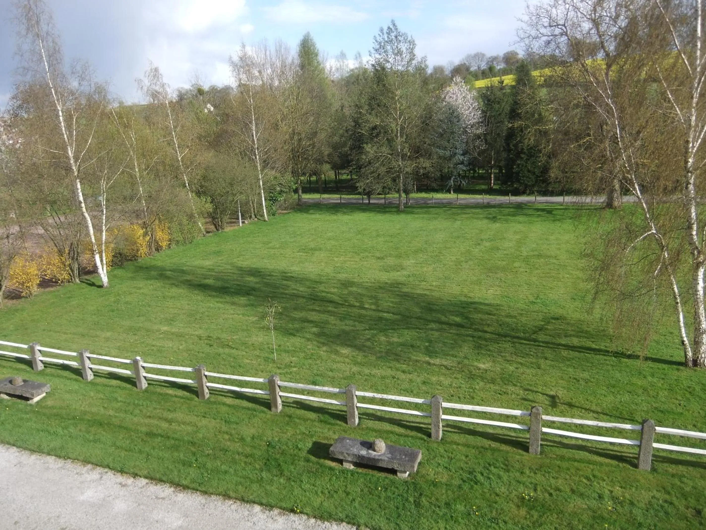 Garden view in Gîtes de L'Aumondière