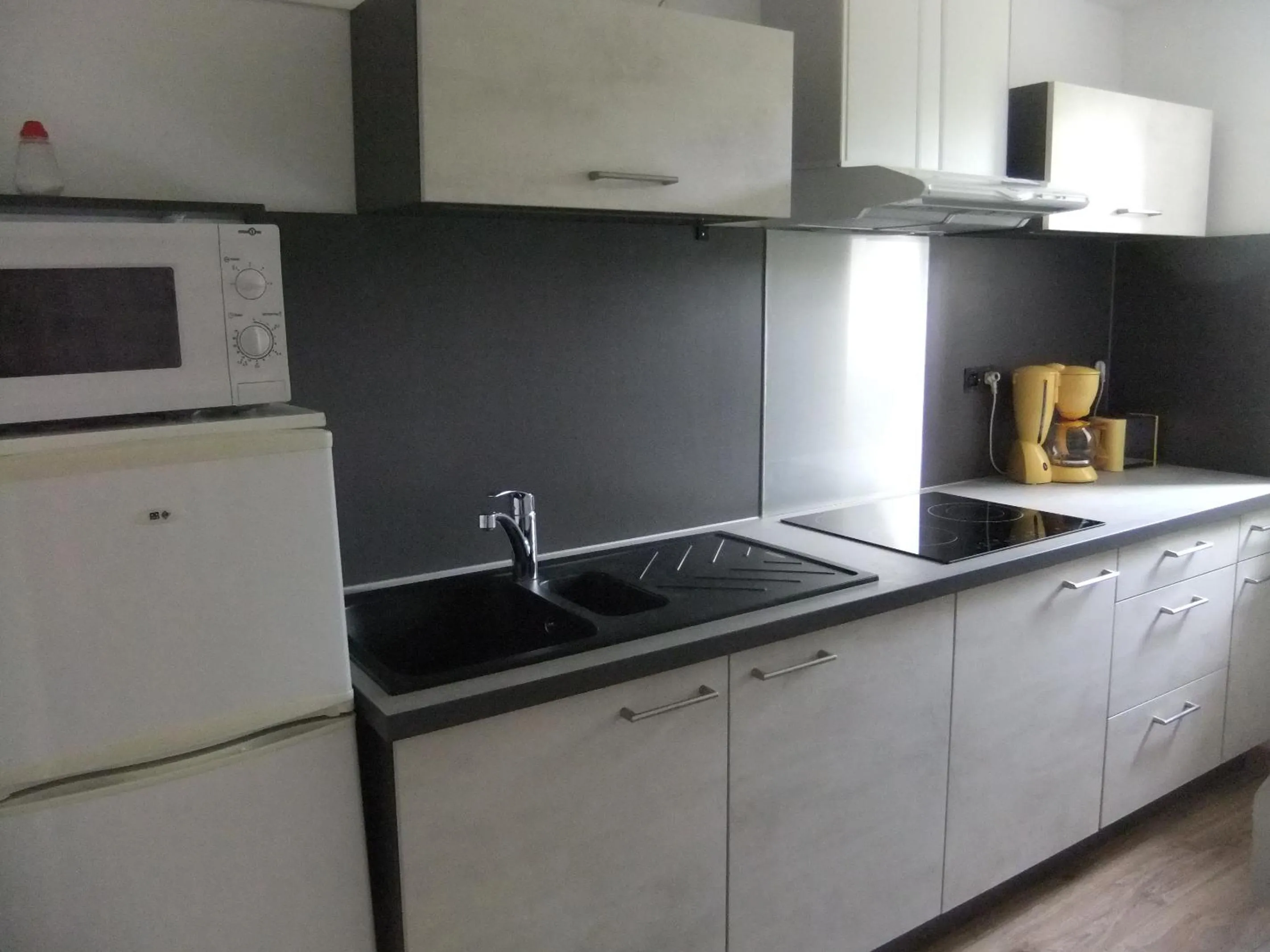 Kitchen or kitchenette in Gîtes de L'Aumondière