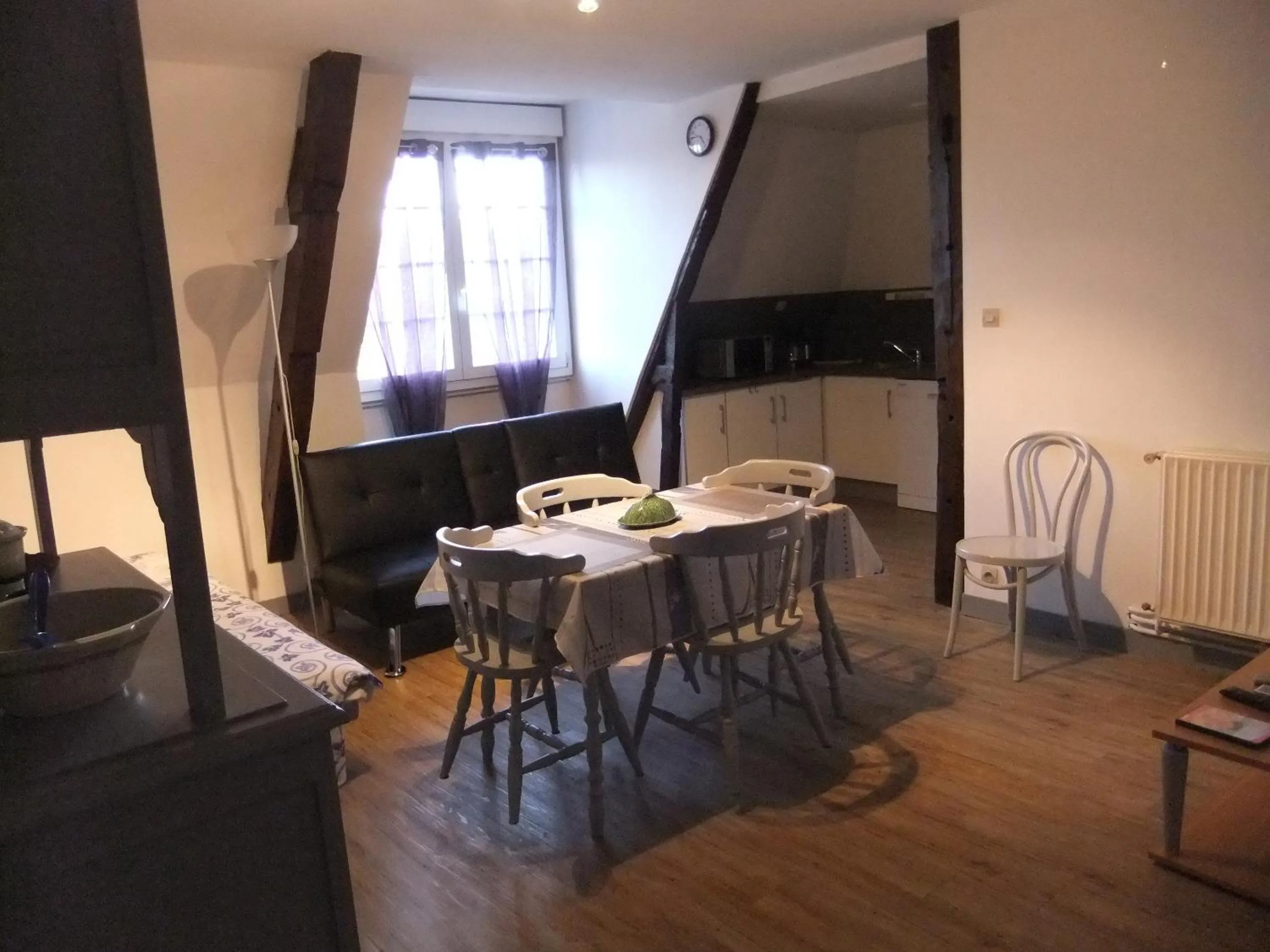 Dining area in Gîtes de L'Aumondière