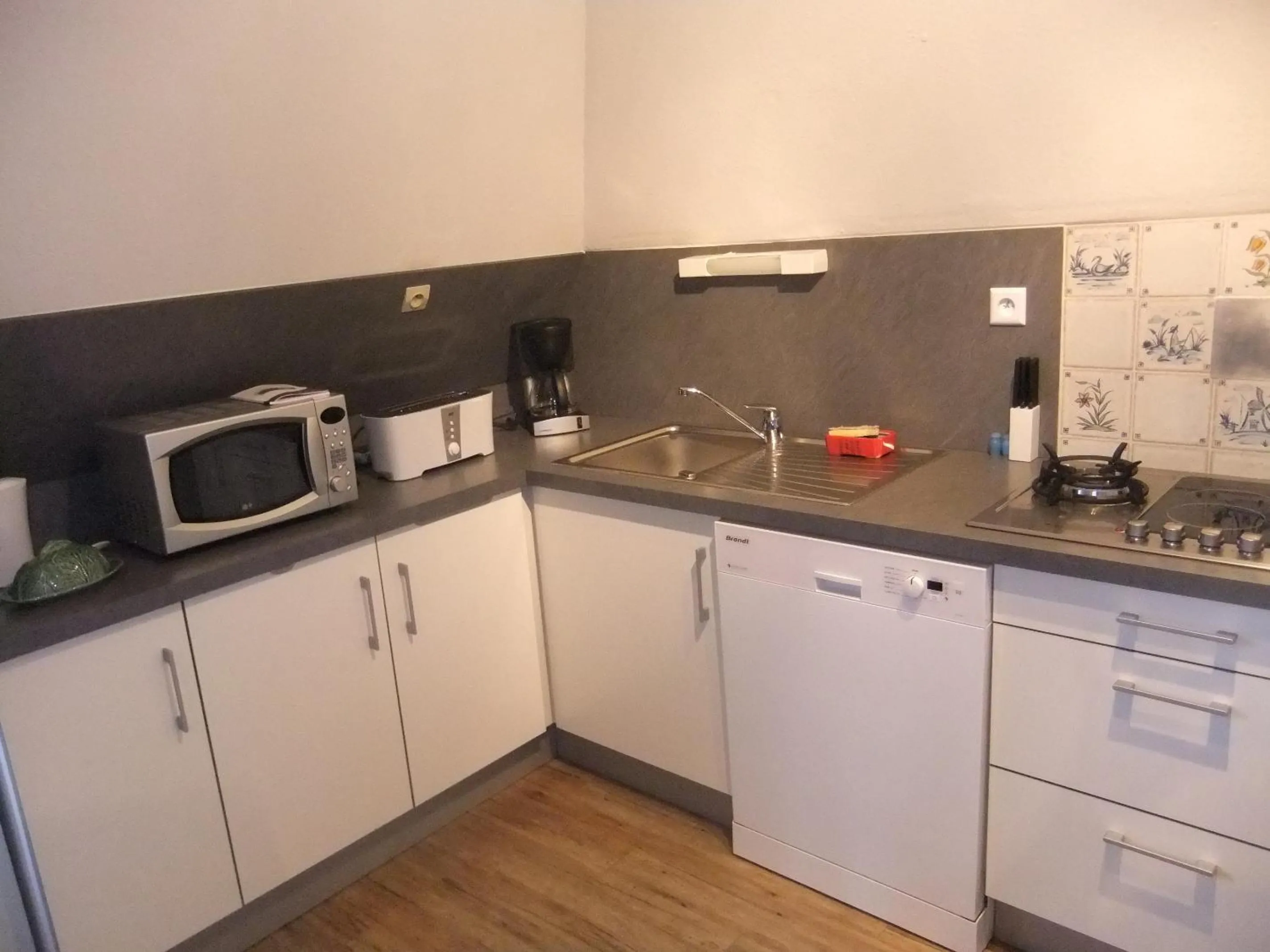 Kitchen or kitchenette in Gîtes de L'Aumondière