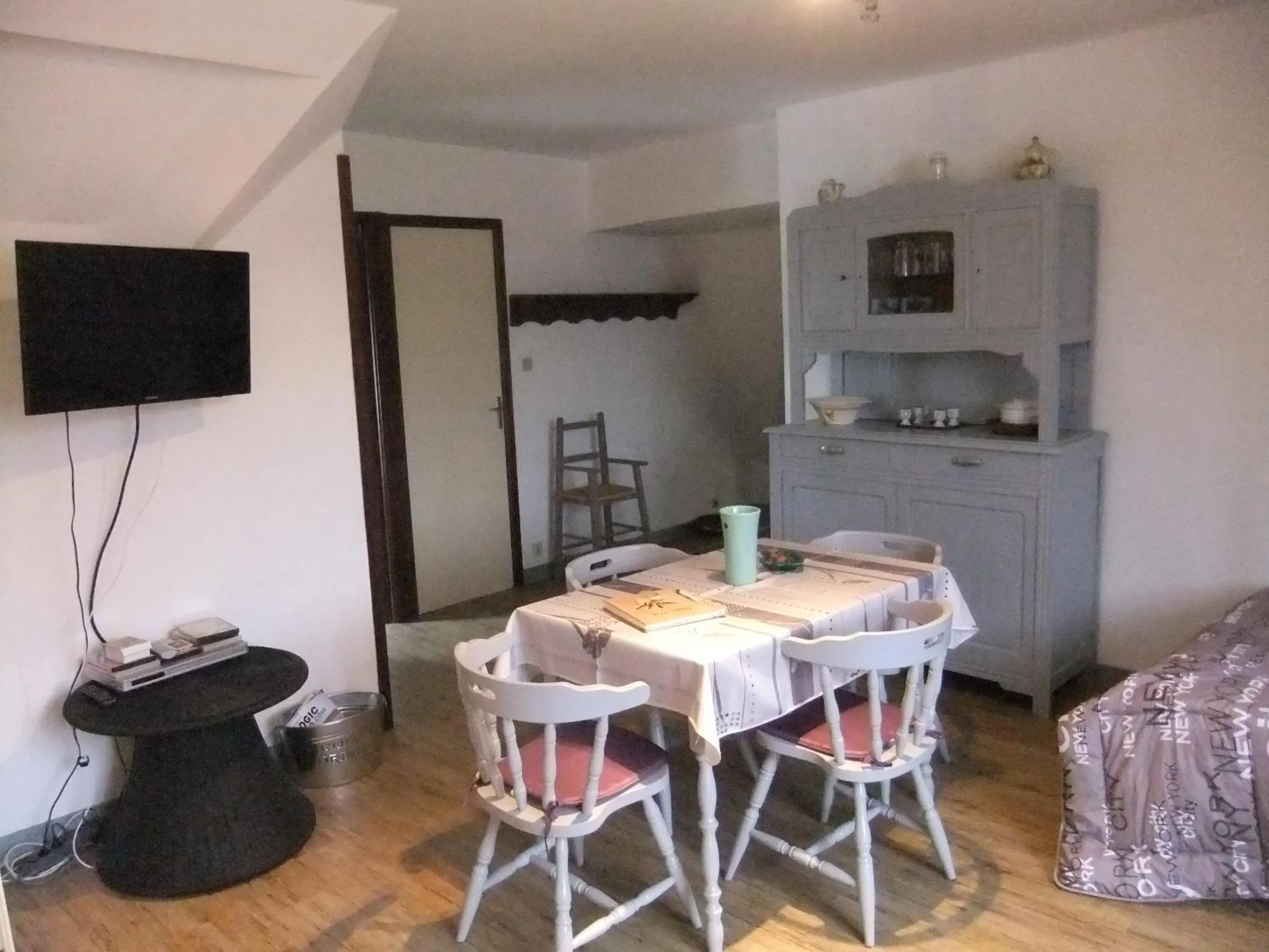 Dining area in Gîtes de L'Aumondière