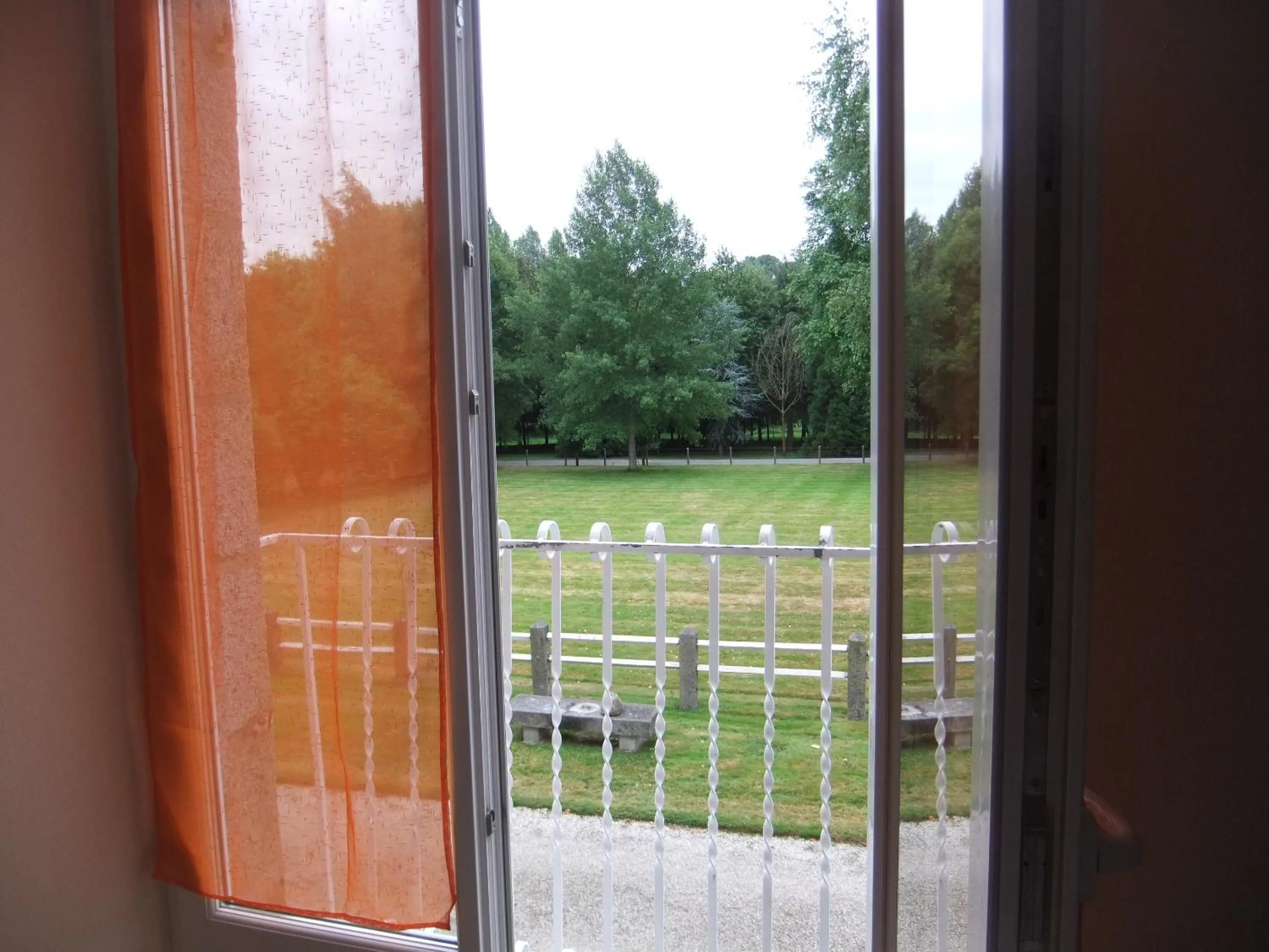 Garden view in Gîtes de L'Aumondière