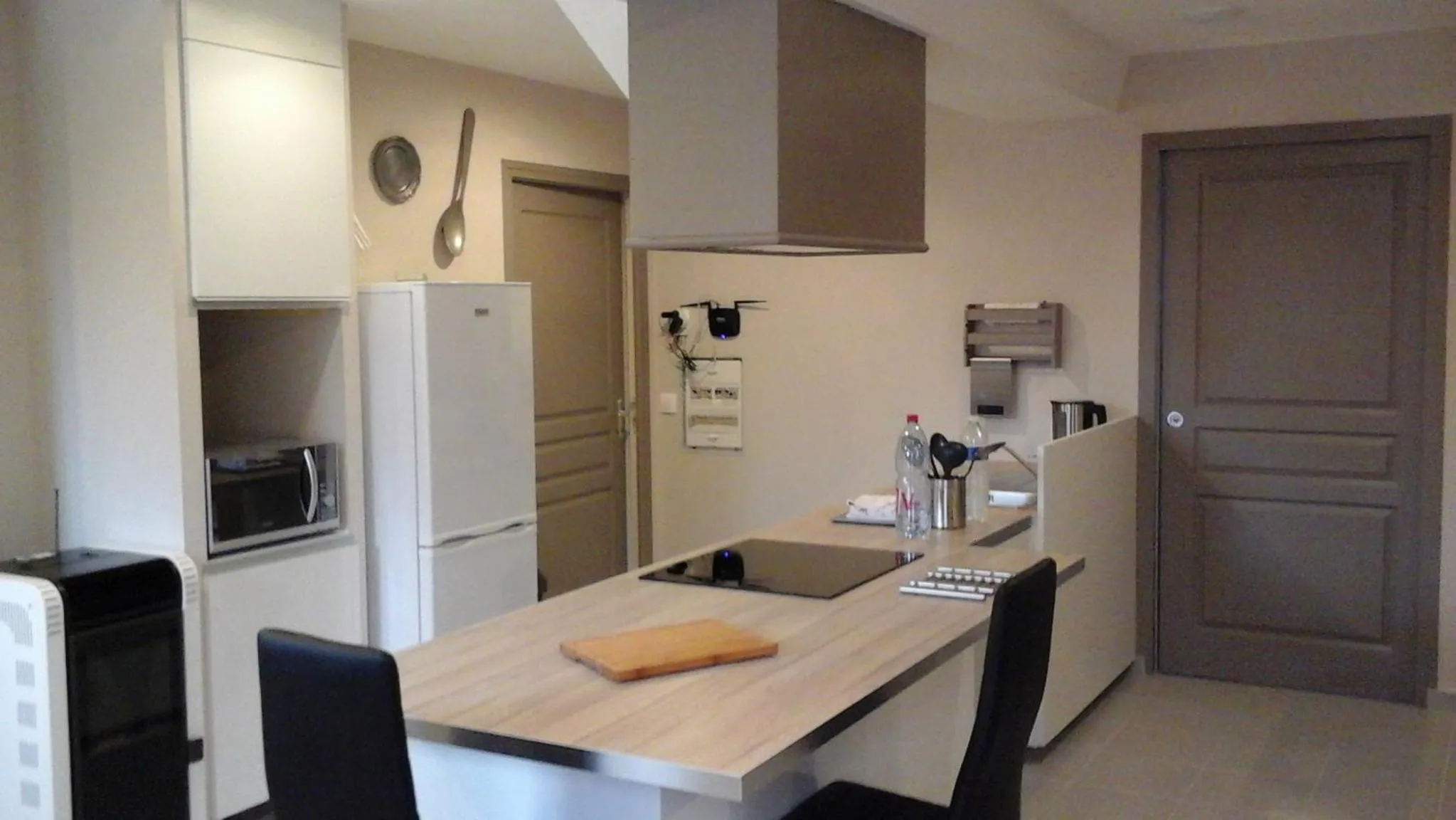 Kitchen or kitchenette in Gîtes de L'Aumondière