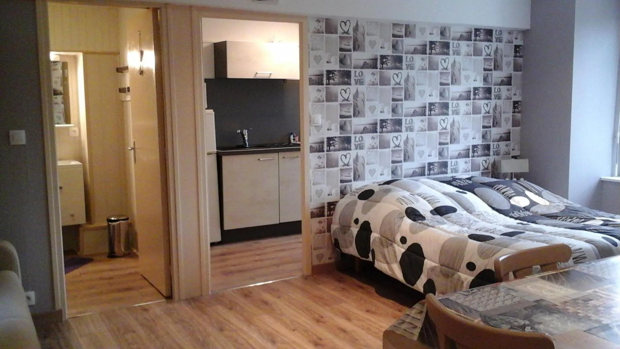 Photo of the whole room, Bed in Gîtes de L'Aumondière