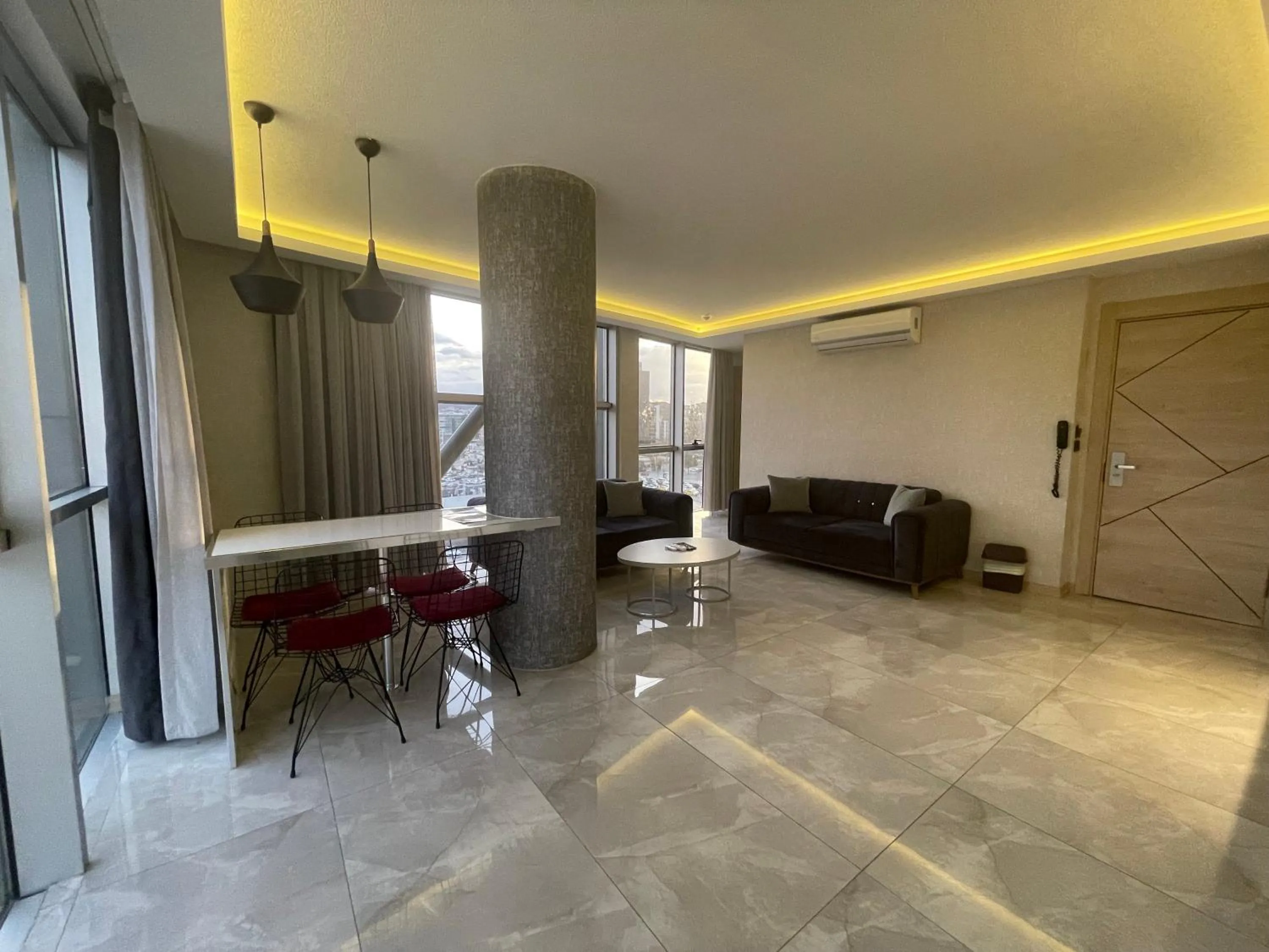 Dining area in Le Luxe Suites Hotel