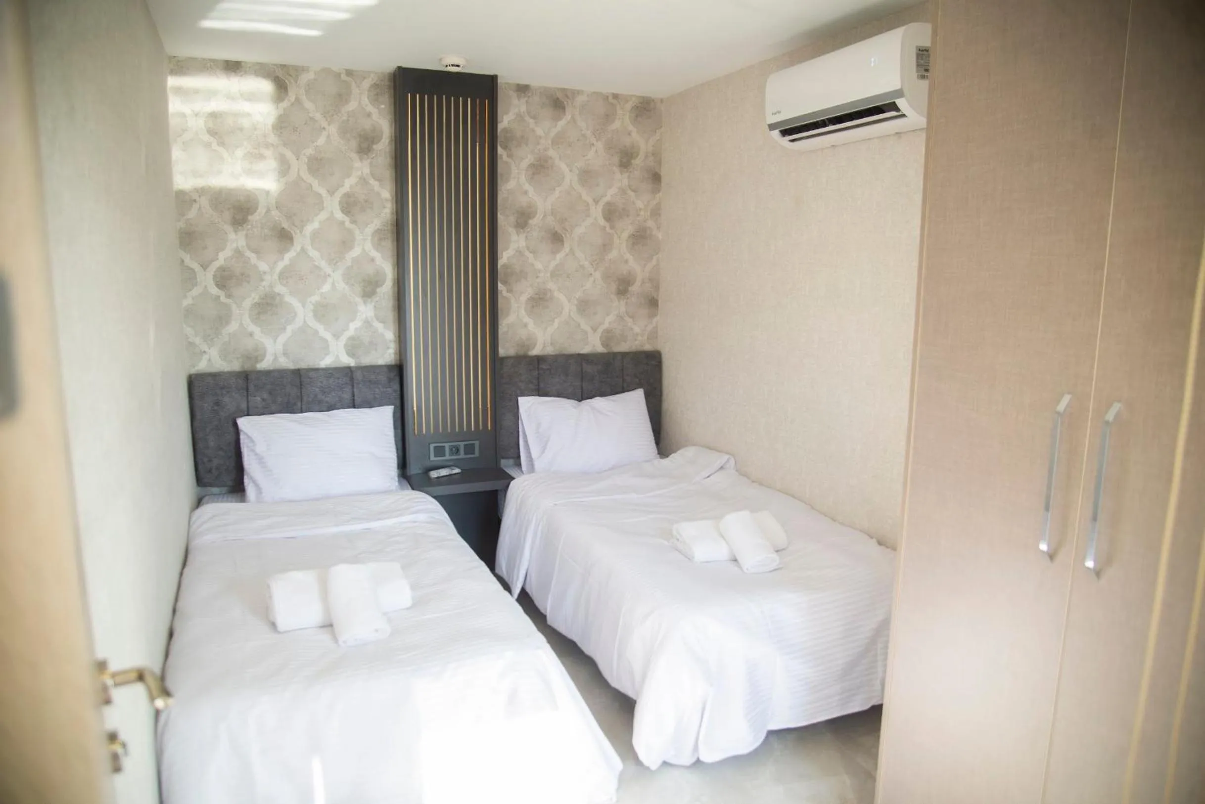 Bed in Le Luxe Suites Hotel