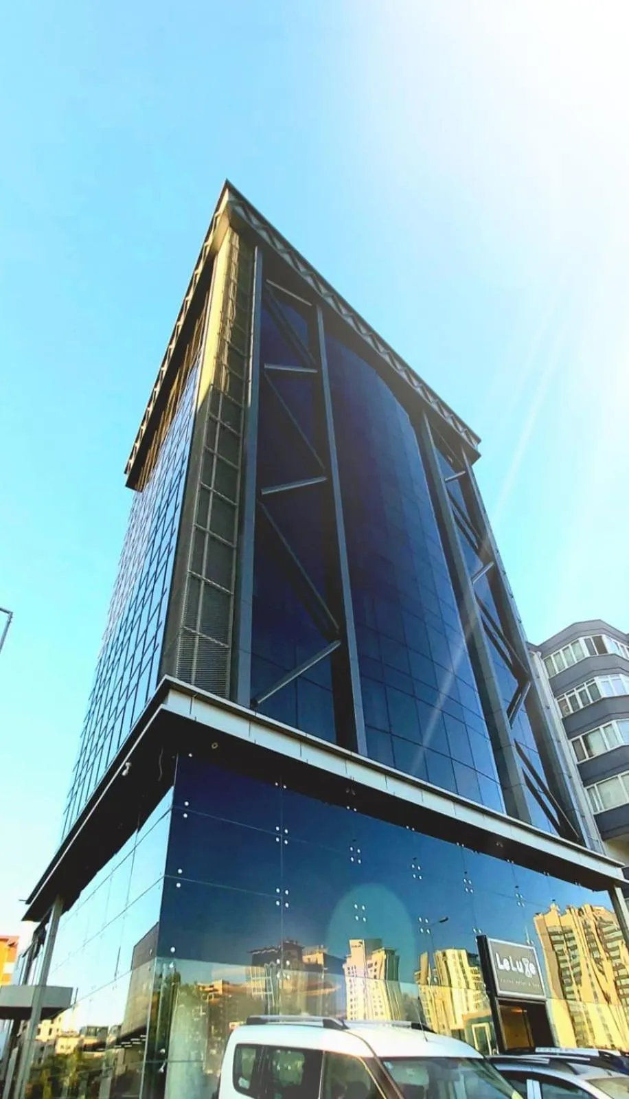 Facade/entrance in Le Luxe Suites Hotel