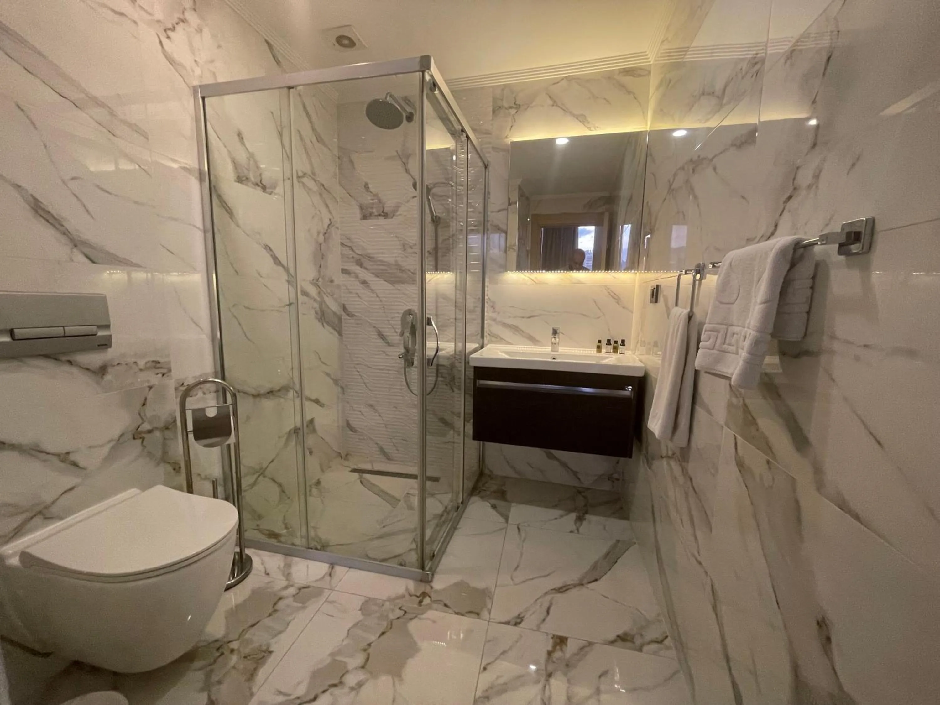 Bathroom in Le Luxe Suites Hotel