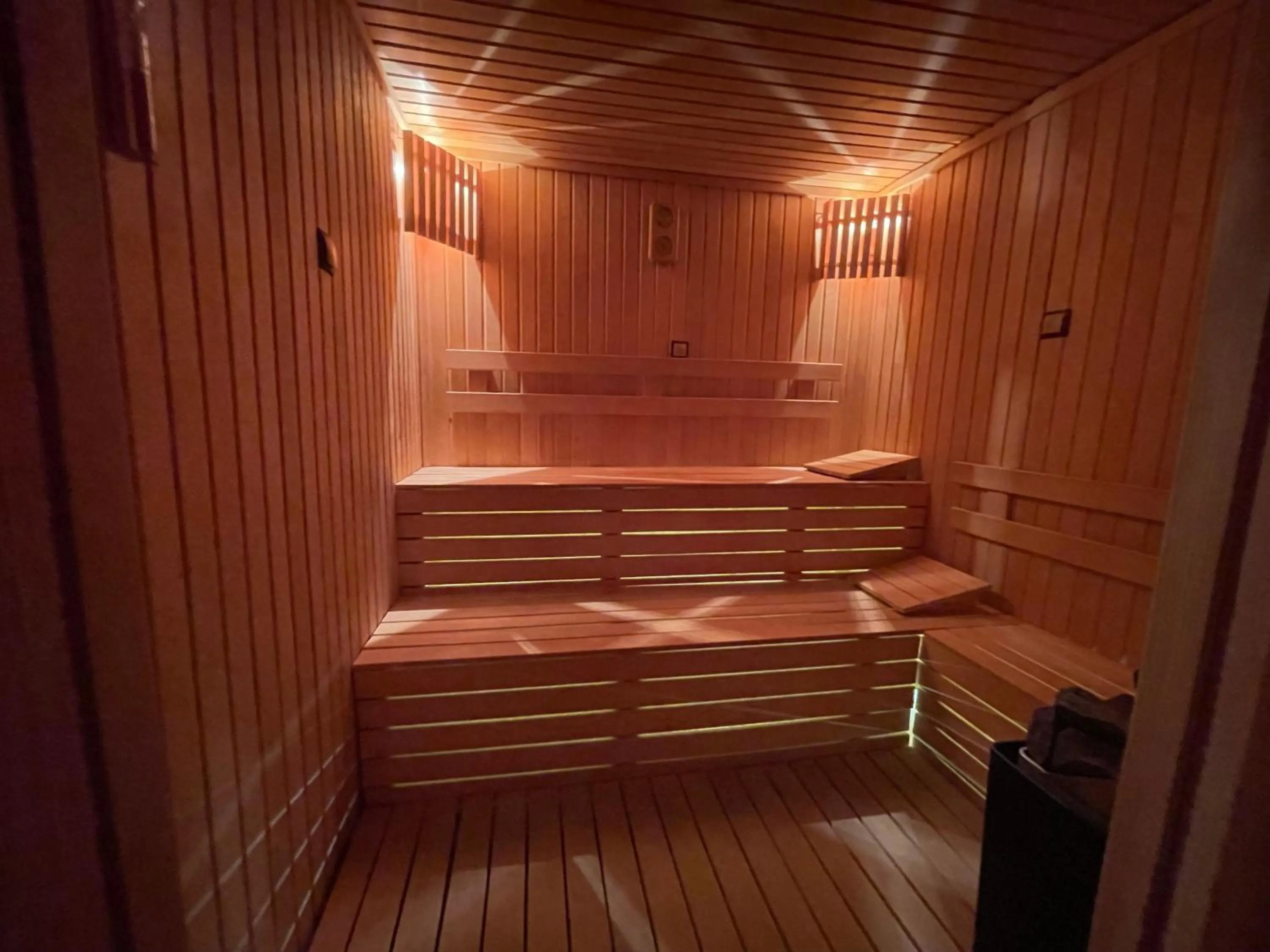 Sauna in Le Luxe Suites Hotel