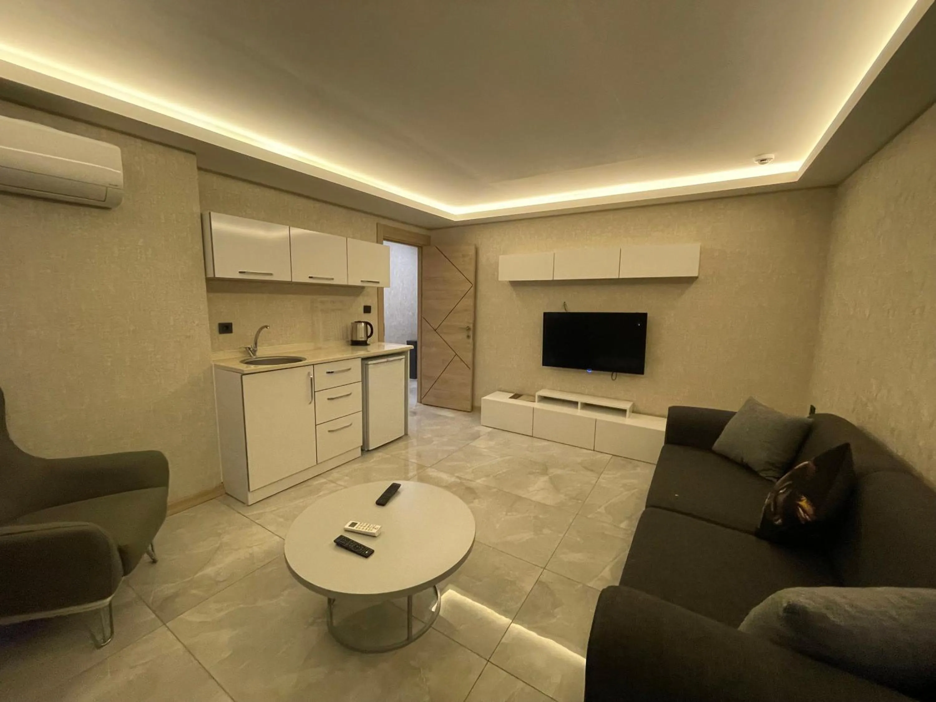 Dining area in Le Luxe Suites Hotel