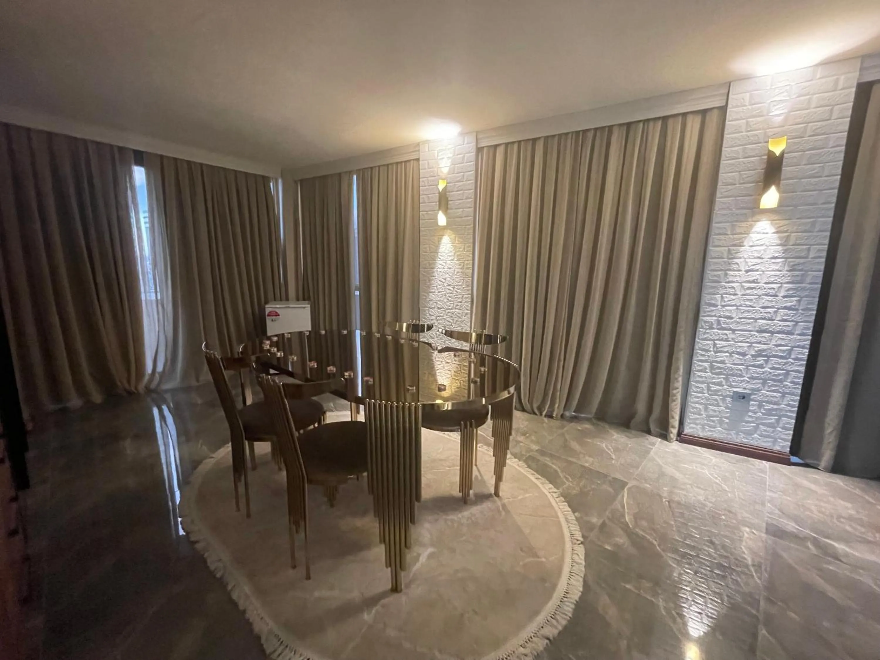 Dining area in Le Luxe Suites Hotel