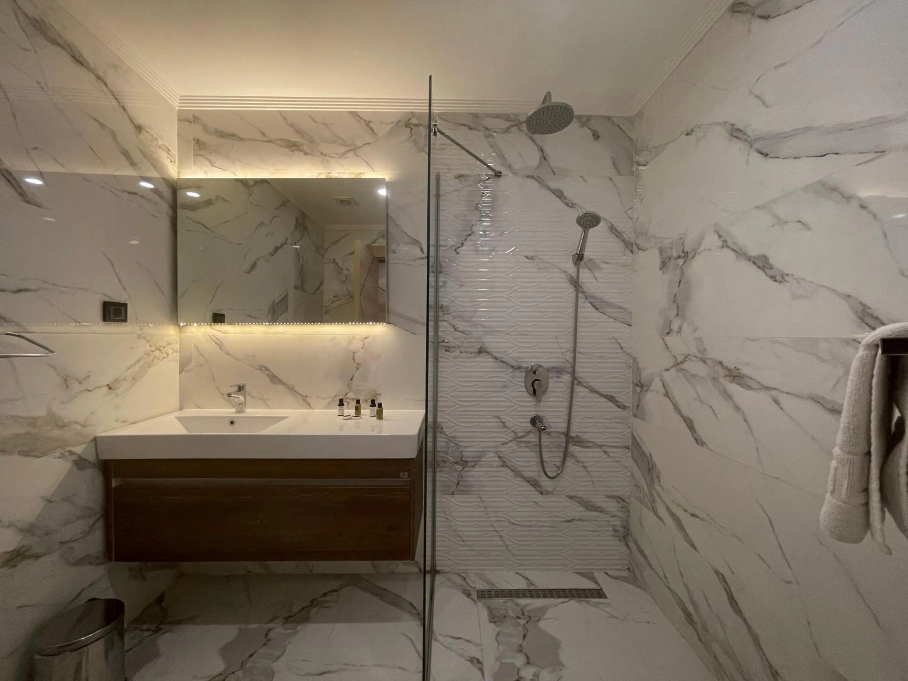 Bathroom in Le Luxe Suites Hotel