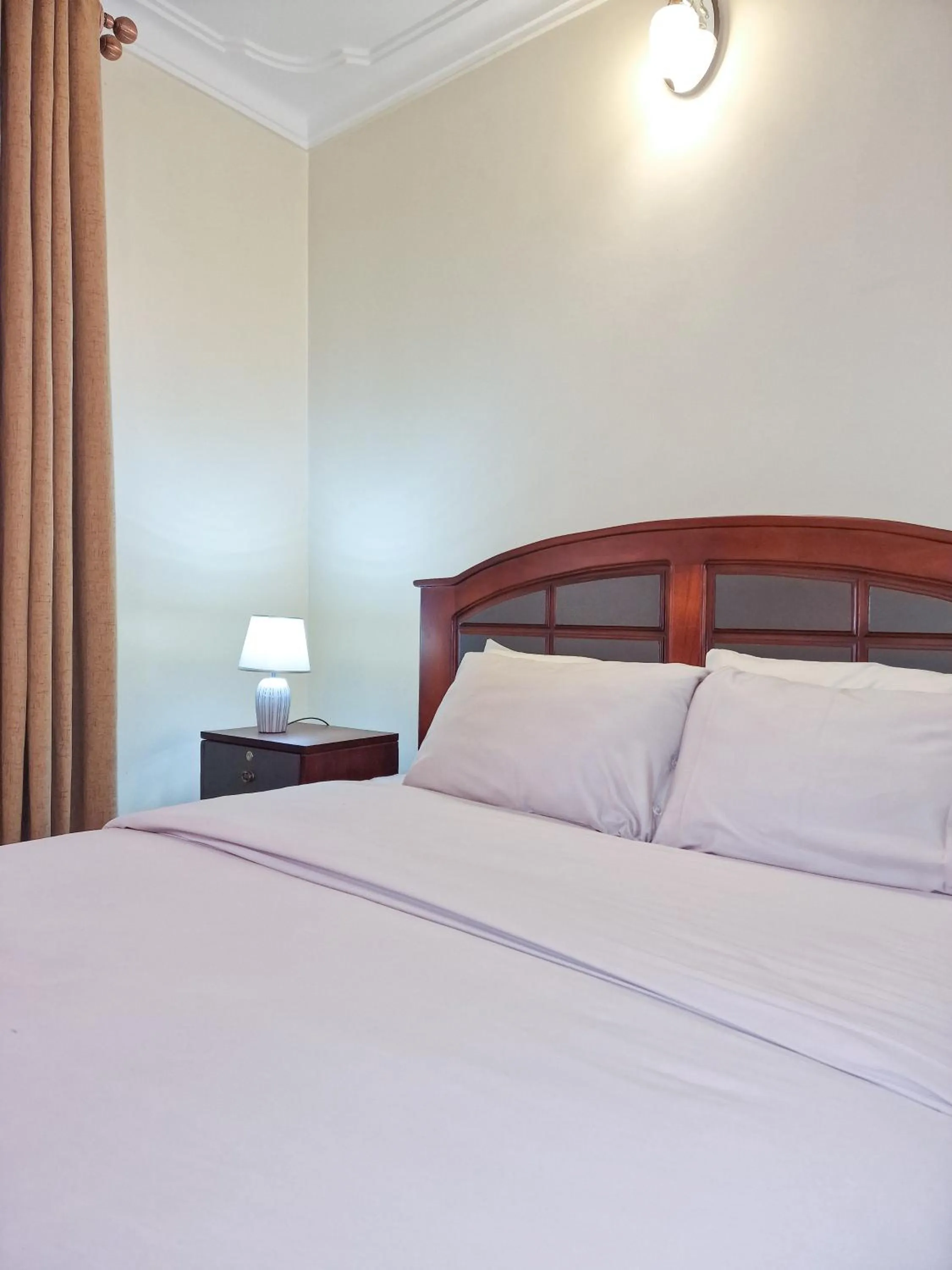 Bedroom, Bed in Eric Wilkins Apartments