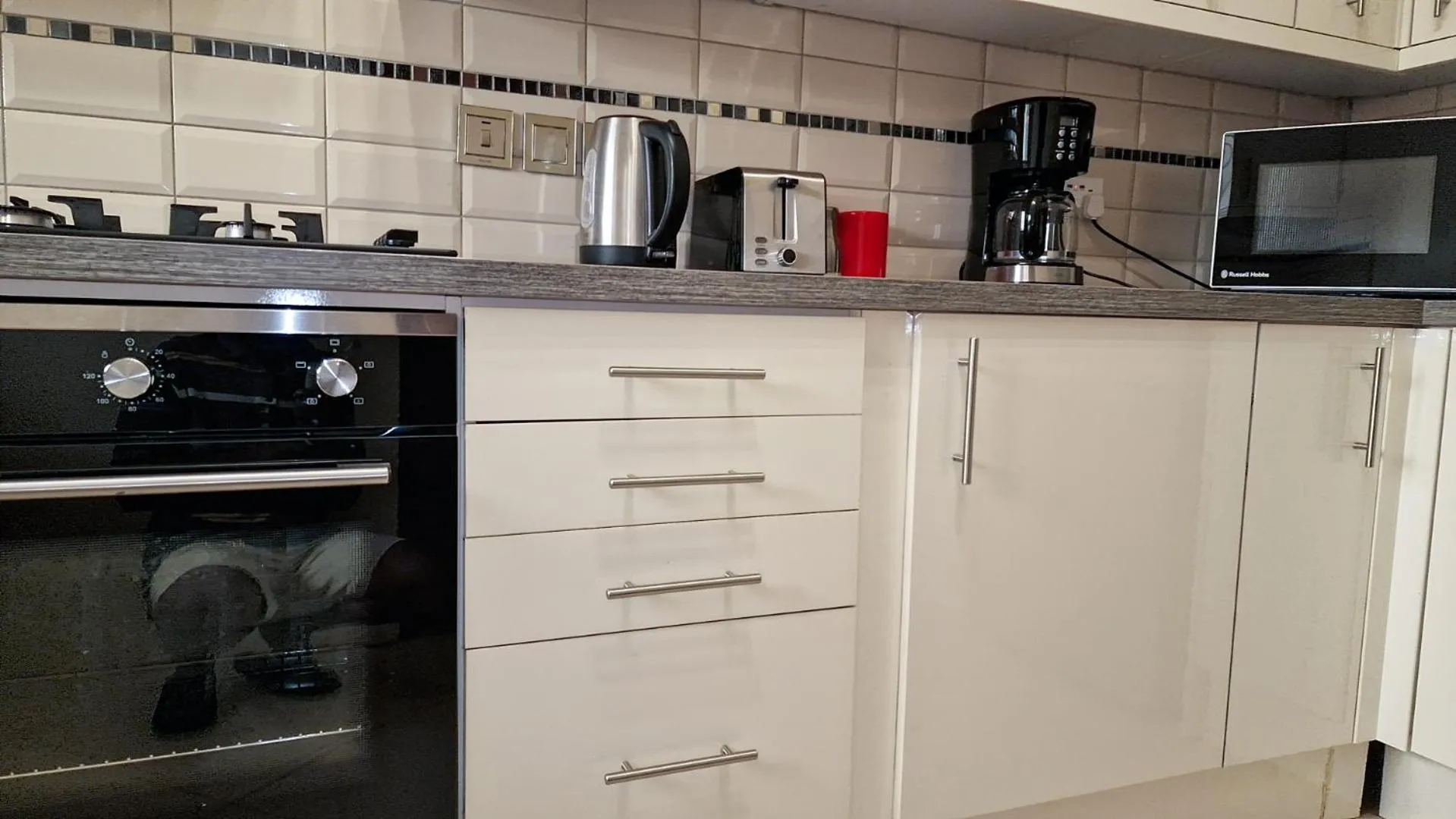 Coffee/tea facilities in Eric Wilkins Apartments