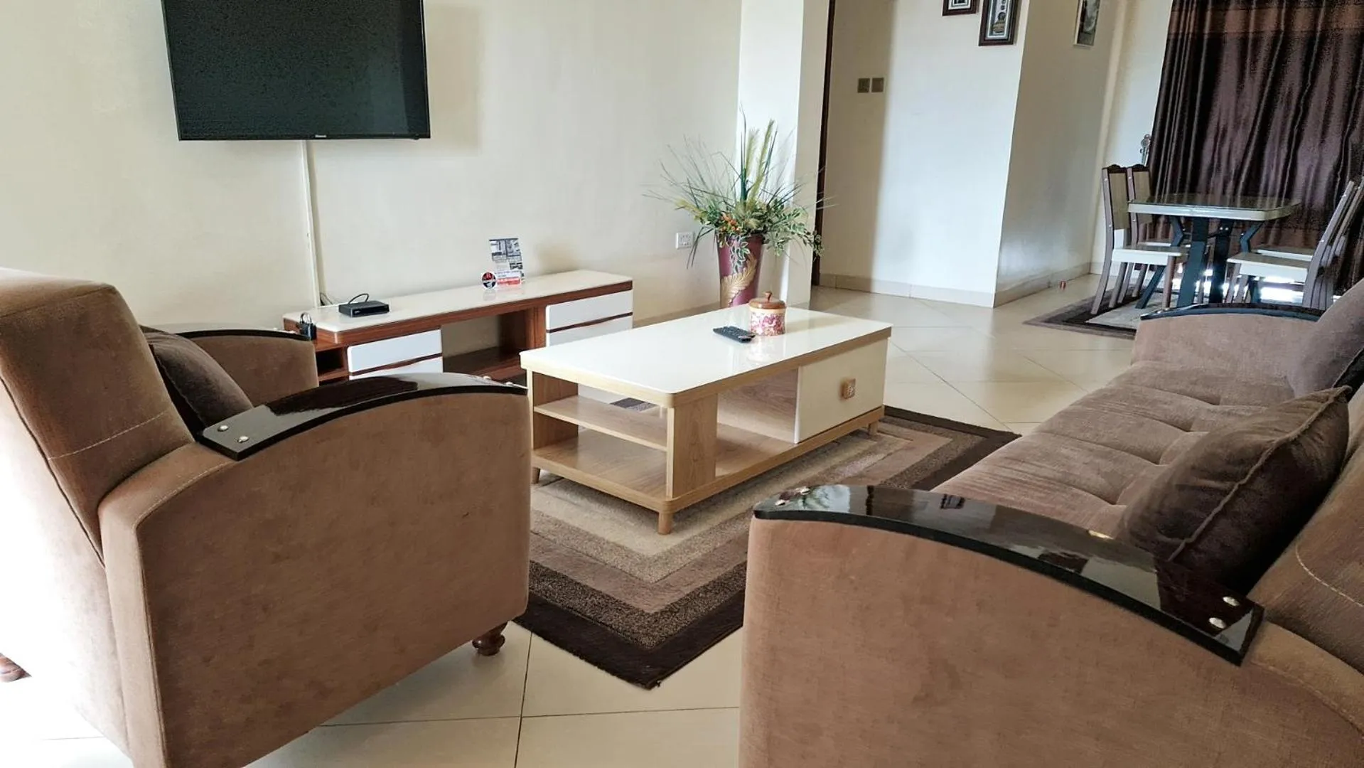 TV and multimedia in Eric Wilkins Apartments