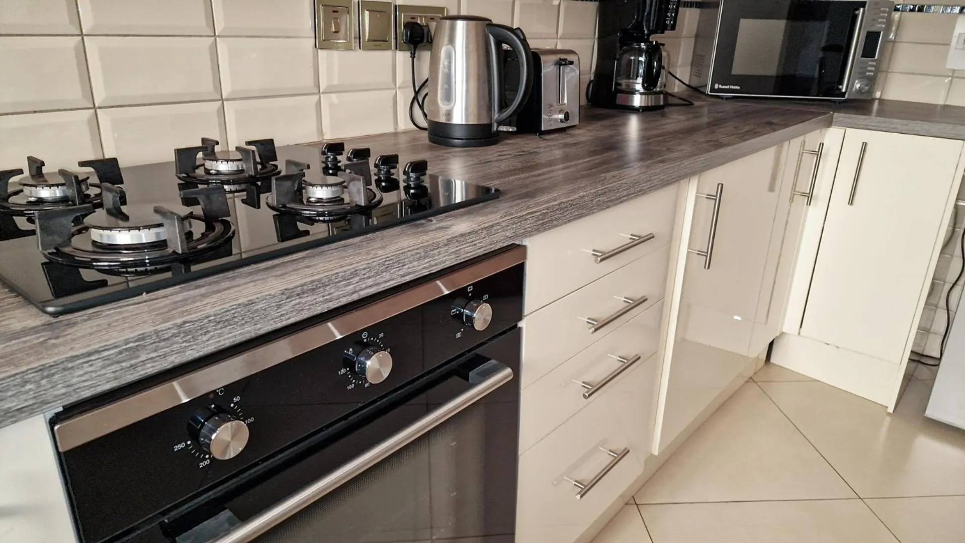 Coffee/tea facilities in Eric Wilkins Apartments