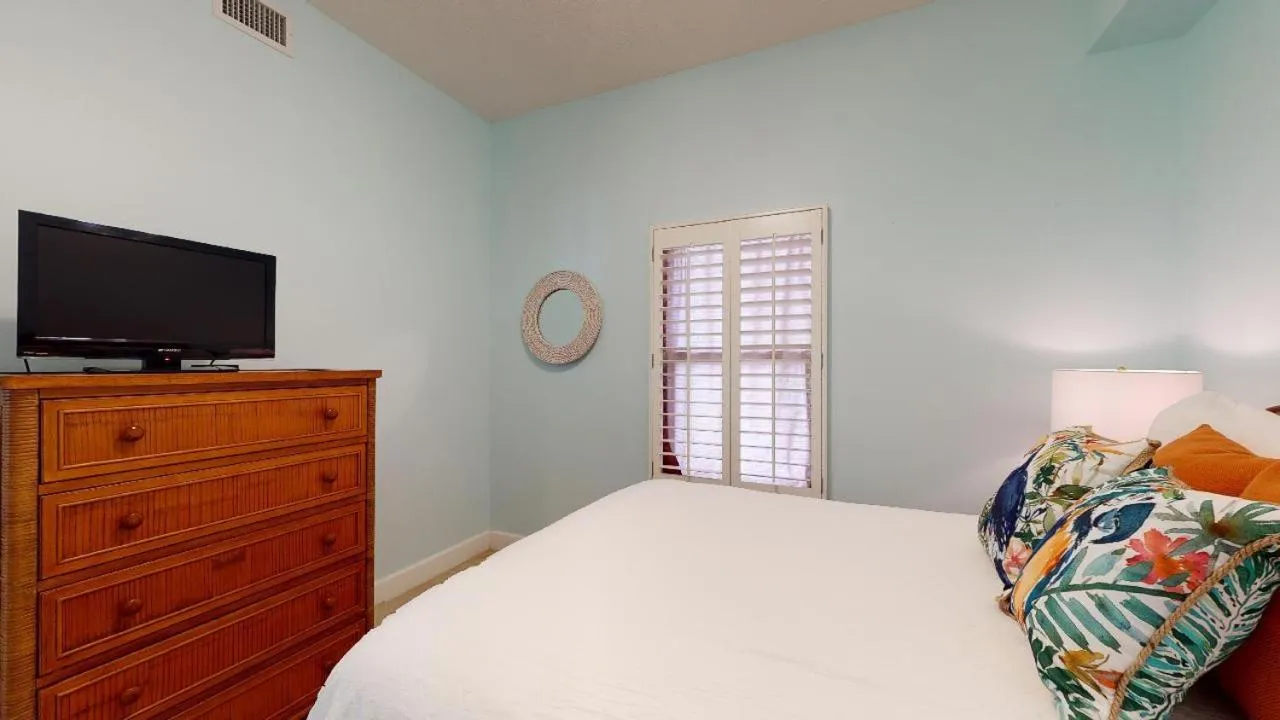 Bed in Windemere Condominiums