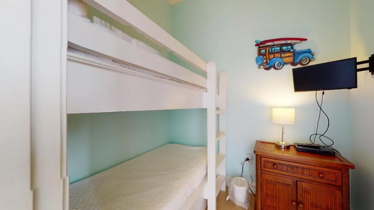 Bed in Windemere Condominiums