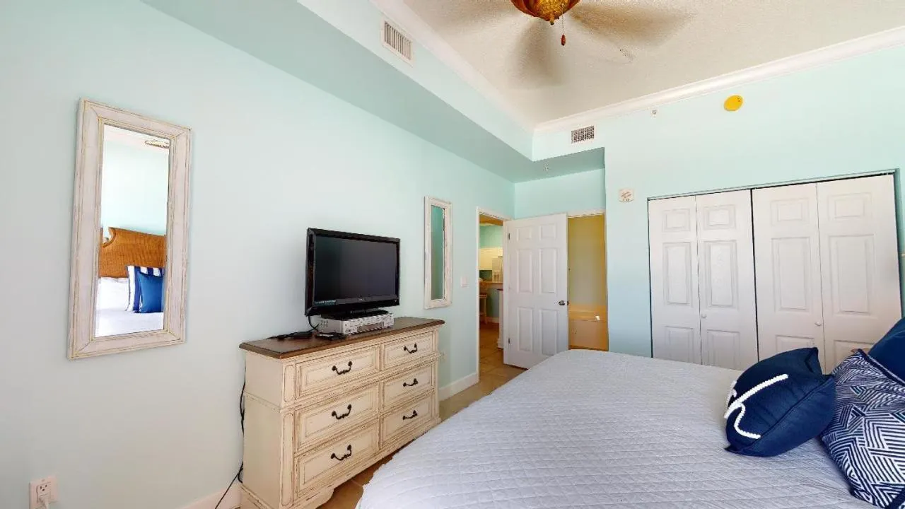 Bed in Windemere Condominiums