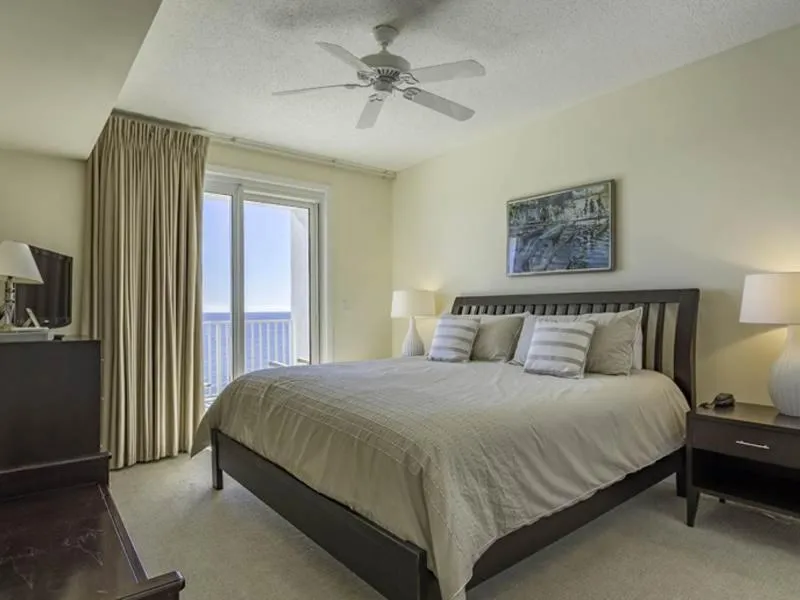 Bed in Windemere Condominiums