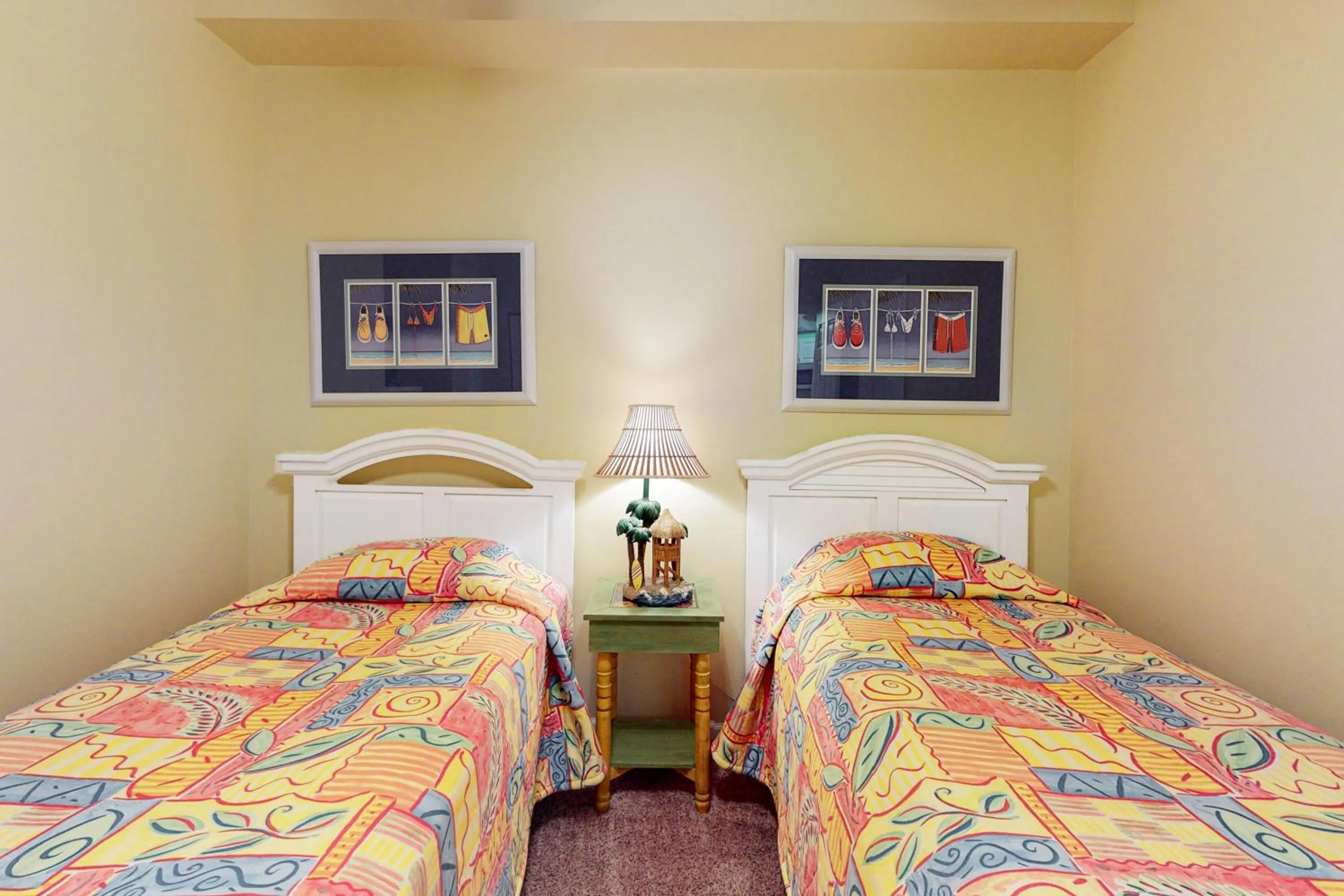 Bed in Windemere Condominiums