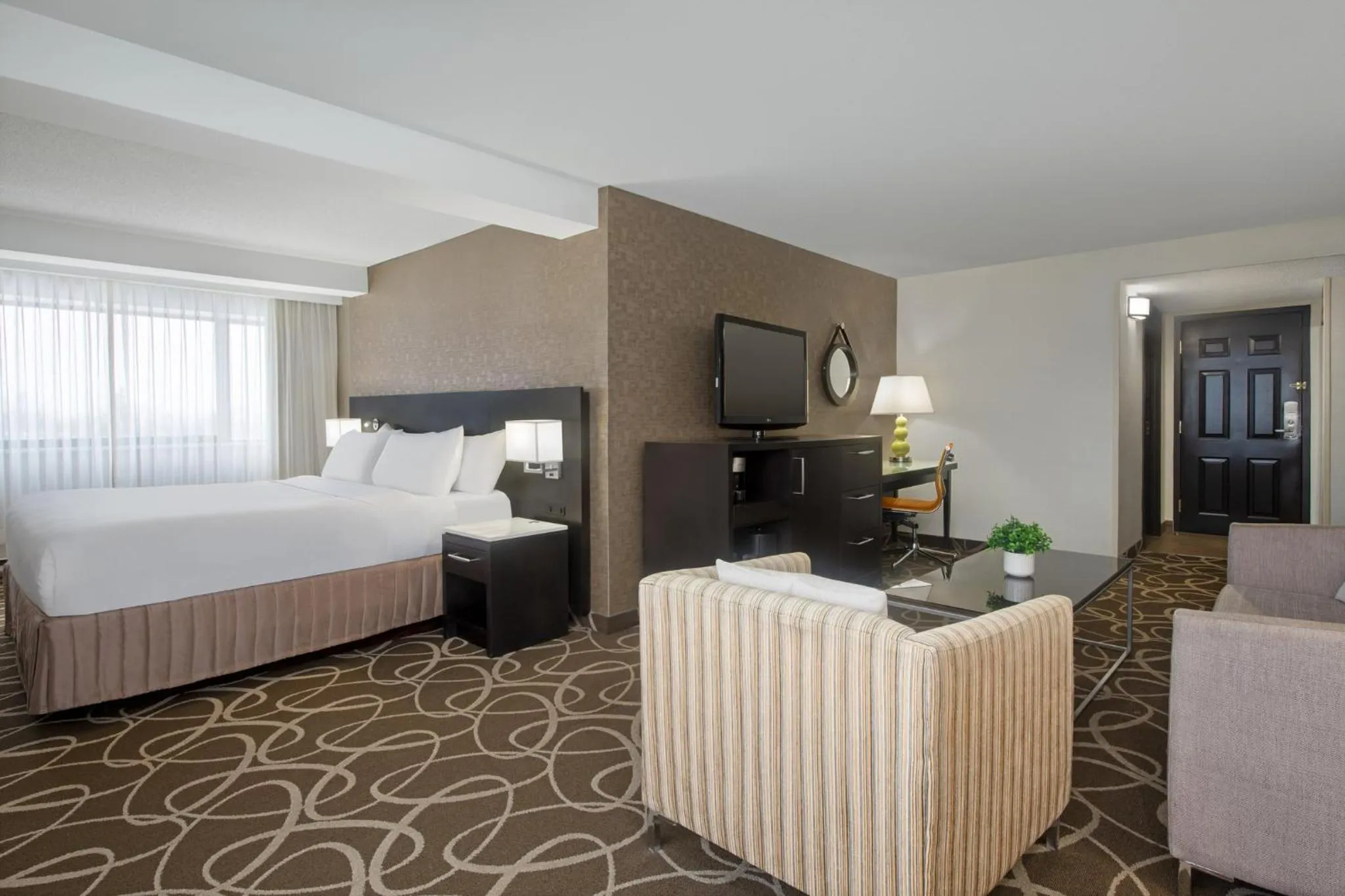 Photo of the whole room, Bed in Crowne Plaza Kitchener-Waterloo by IHG