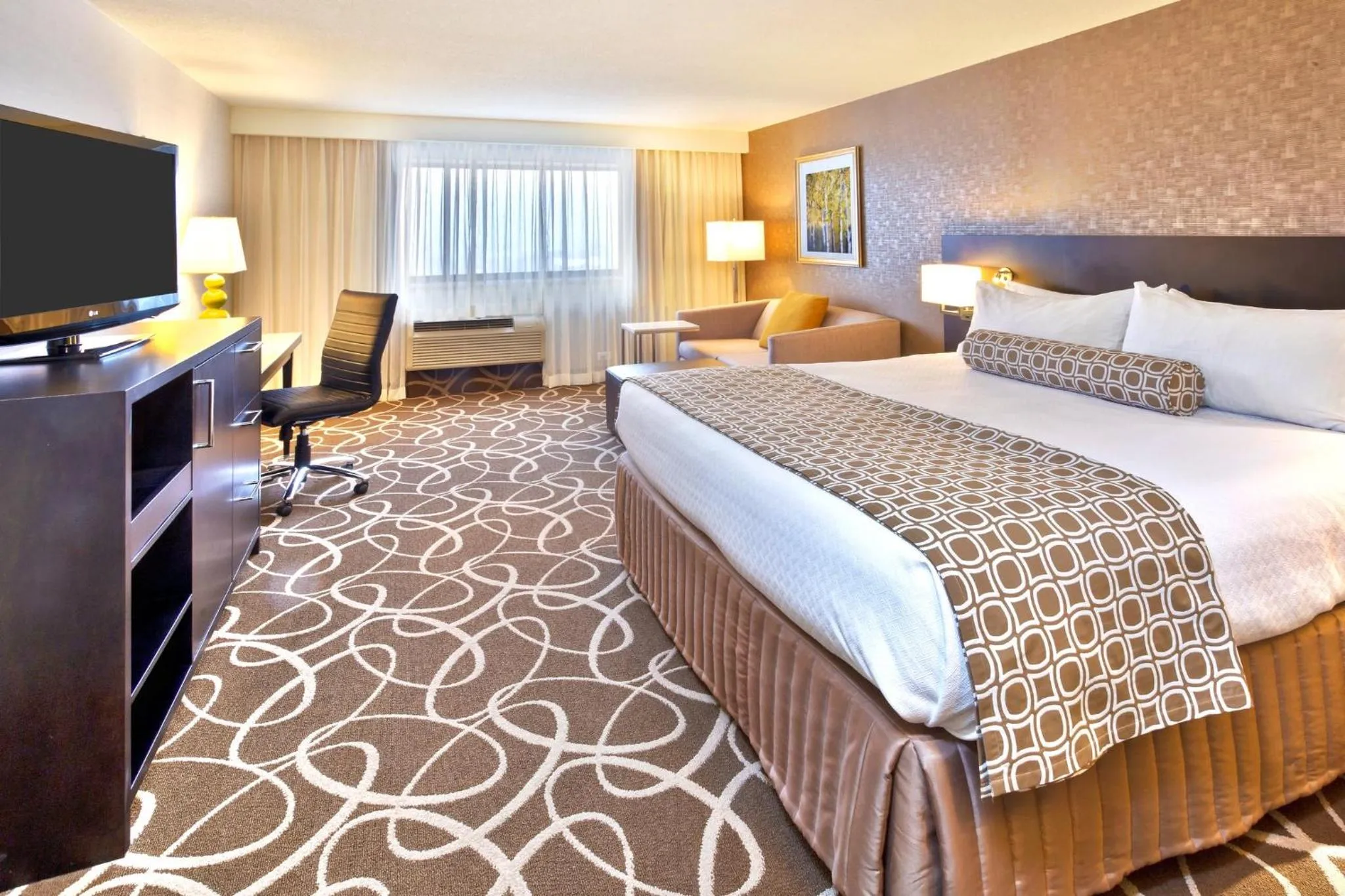 Photo of the whole room, Bed in Crowne Plaza Kitchener-Waterloo by IHG