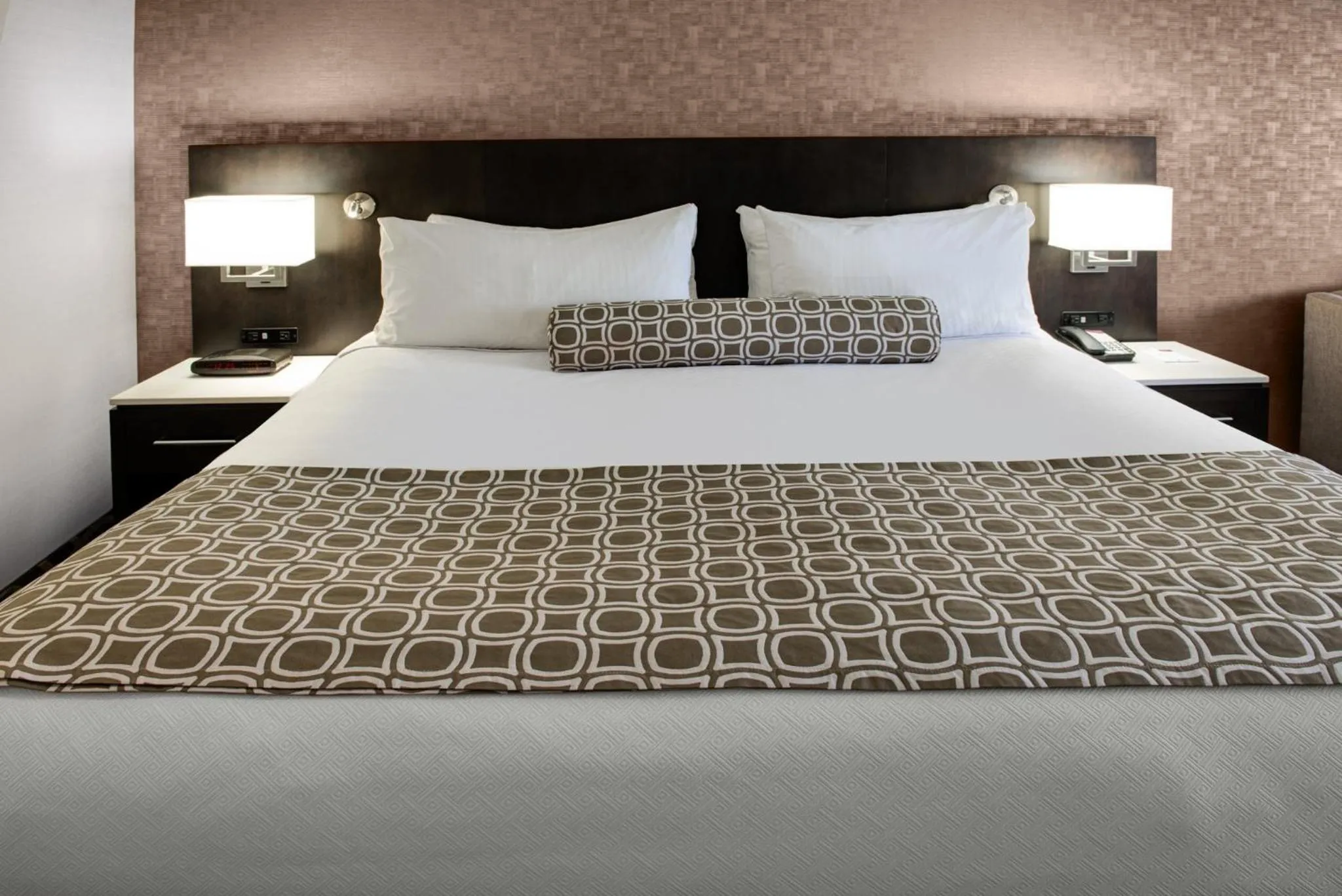 Photo of the whole room, Bed in Crowne Plaza Kitchener-Waterloo by IHG