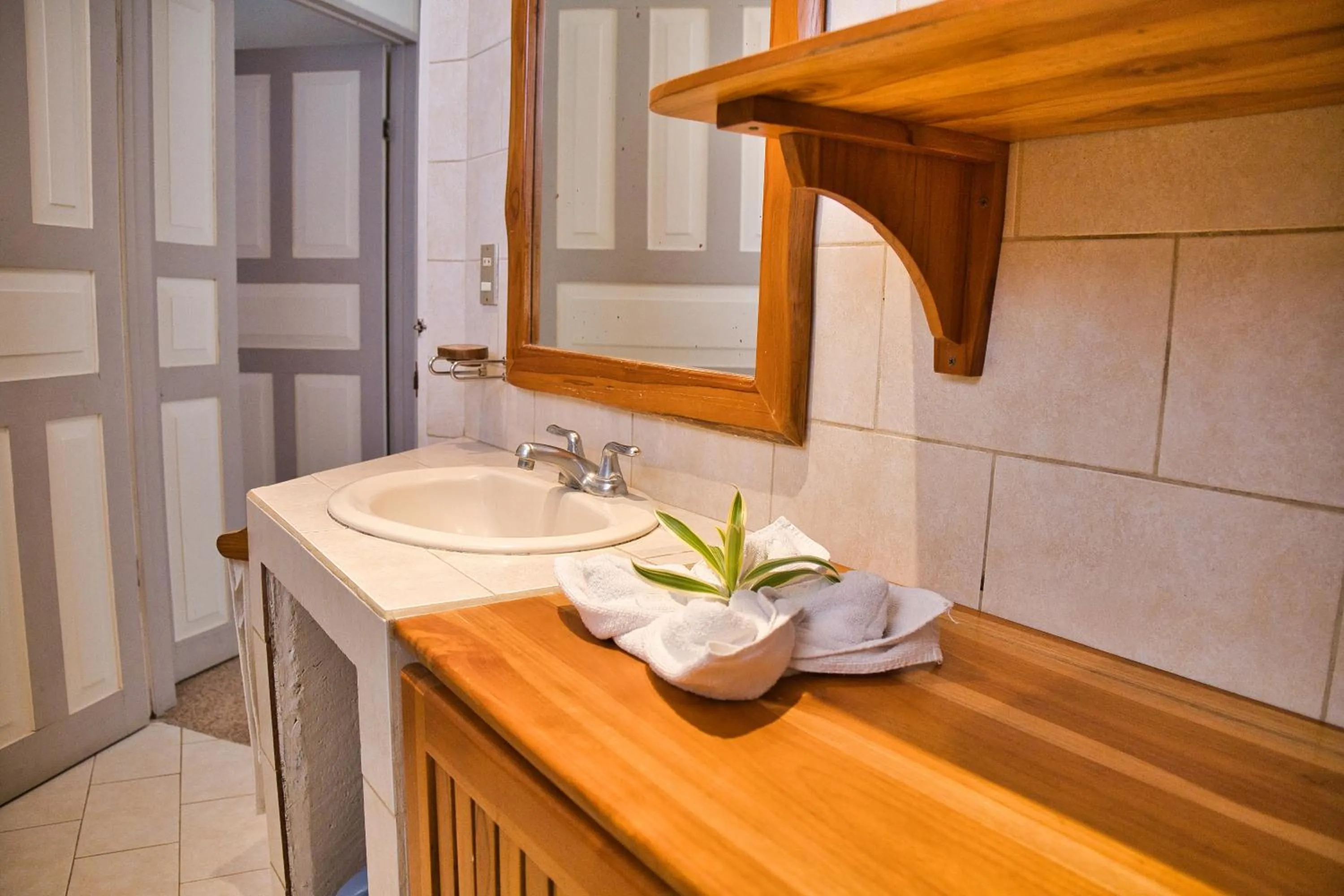 Bathroom in Samara Pacific Lodge