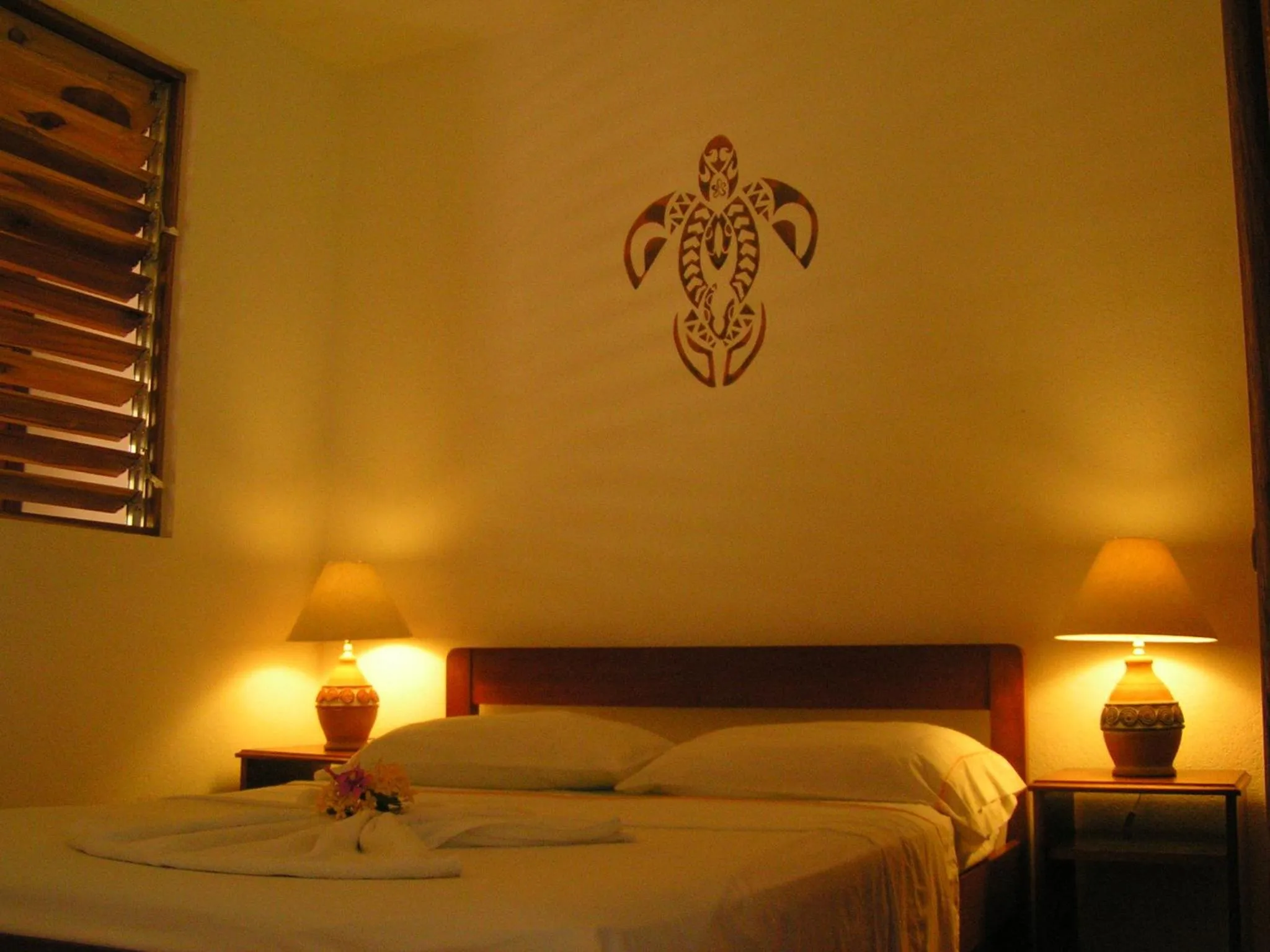 Bed in Samara Pacific Lodge