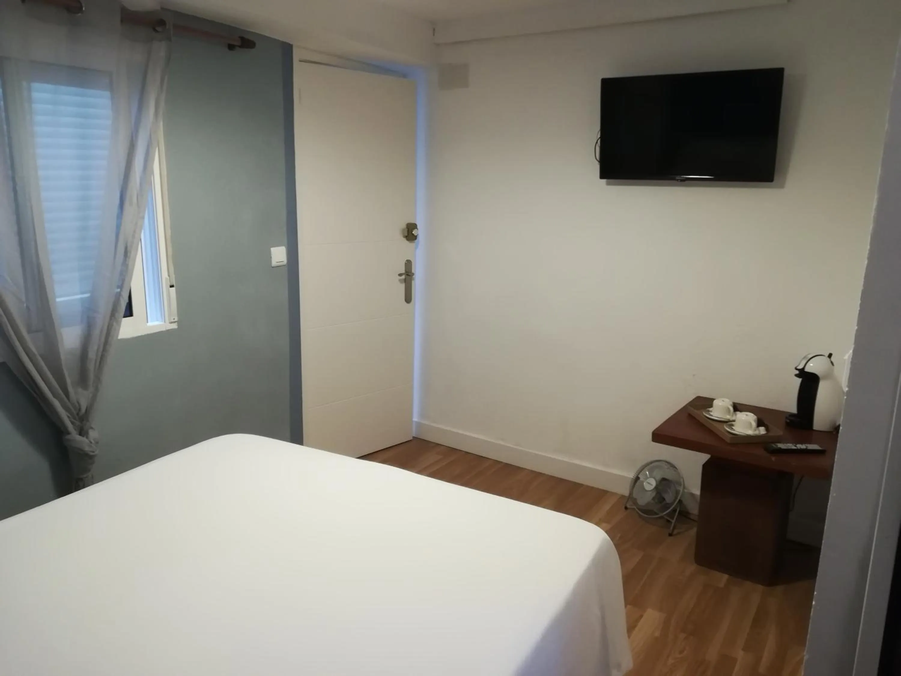 Photo of the whole room, Bed in Hostal The Monkey Room