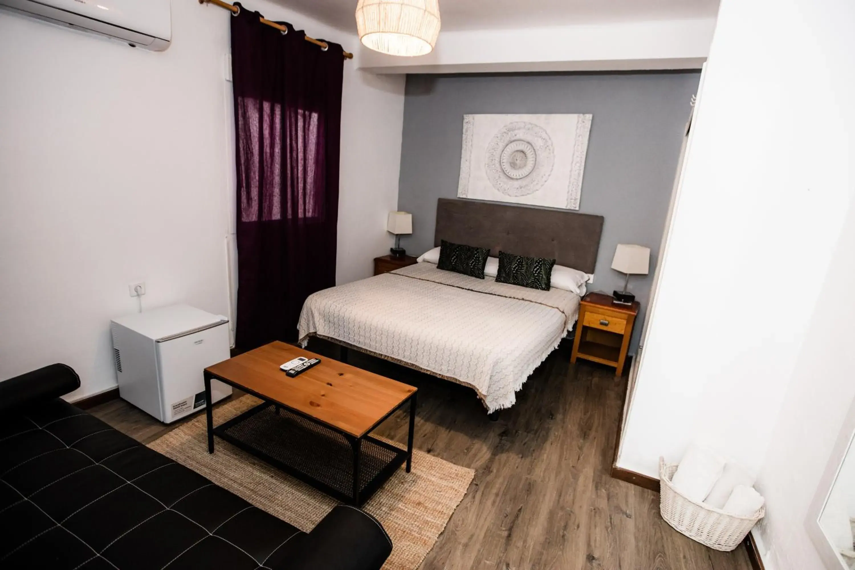 Deluxe Double Room in Hostal The Monkey Room Deluxe Double Room in Hostal The Monkey Room