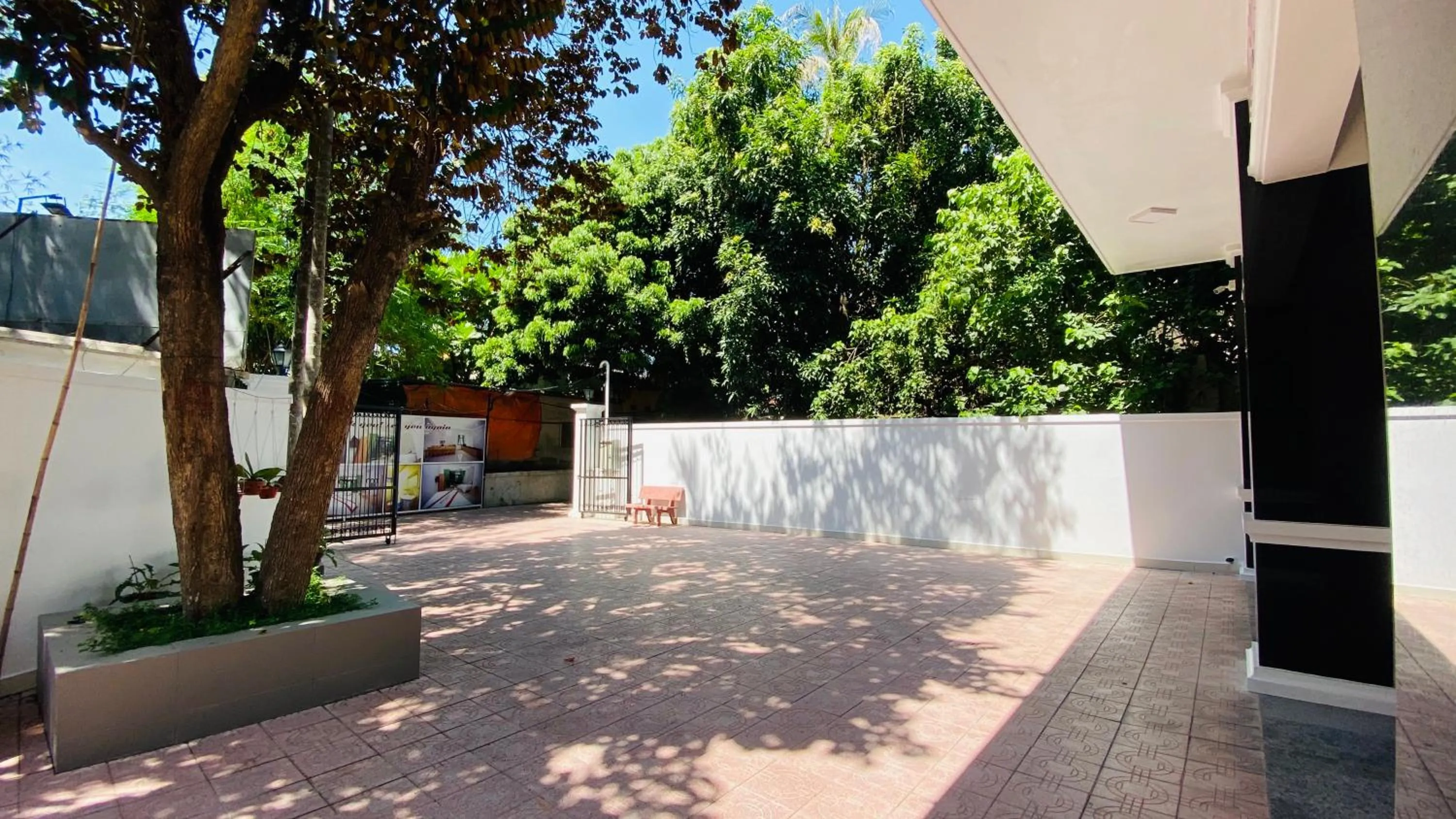 Decorative detail in Hue Classic Hotel