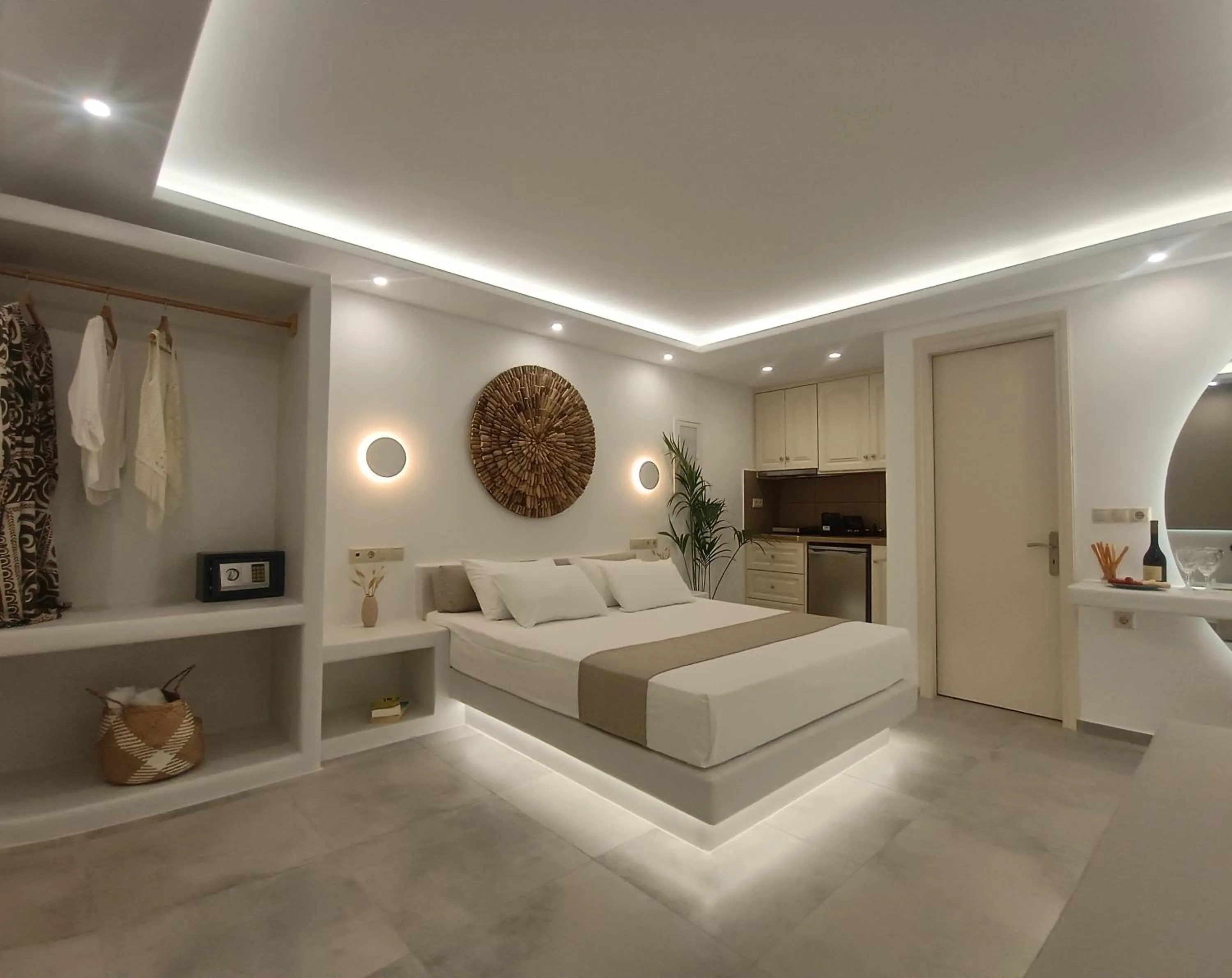 Suite with Spa Bath in Maria's Rooms & Studios