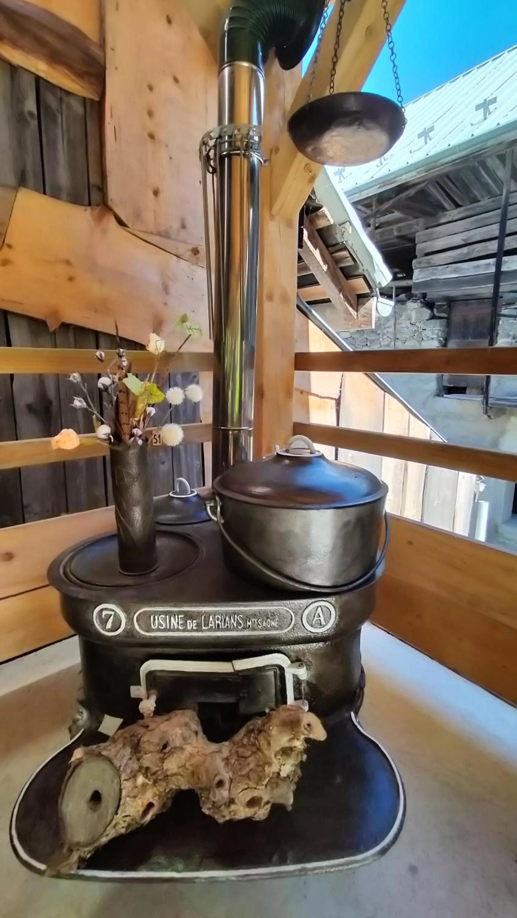 Nearby landmark in AU SOMMET DES NARCISSES