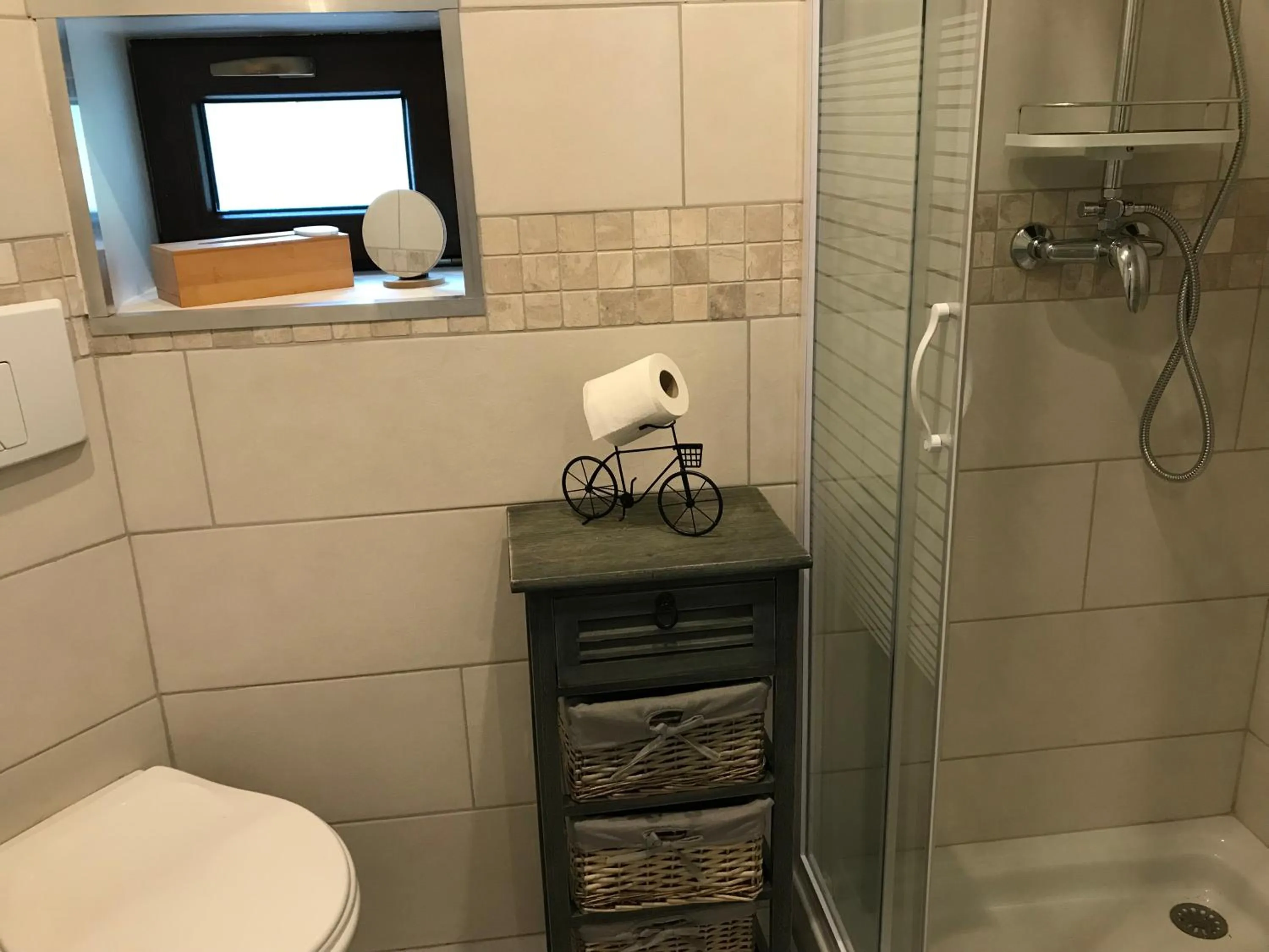 Shower in AU SOMMET DES NARCISSES