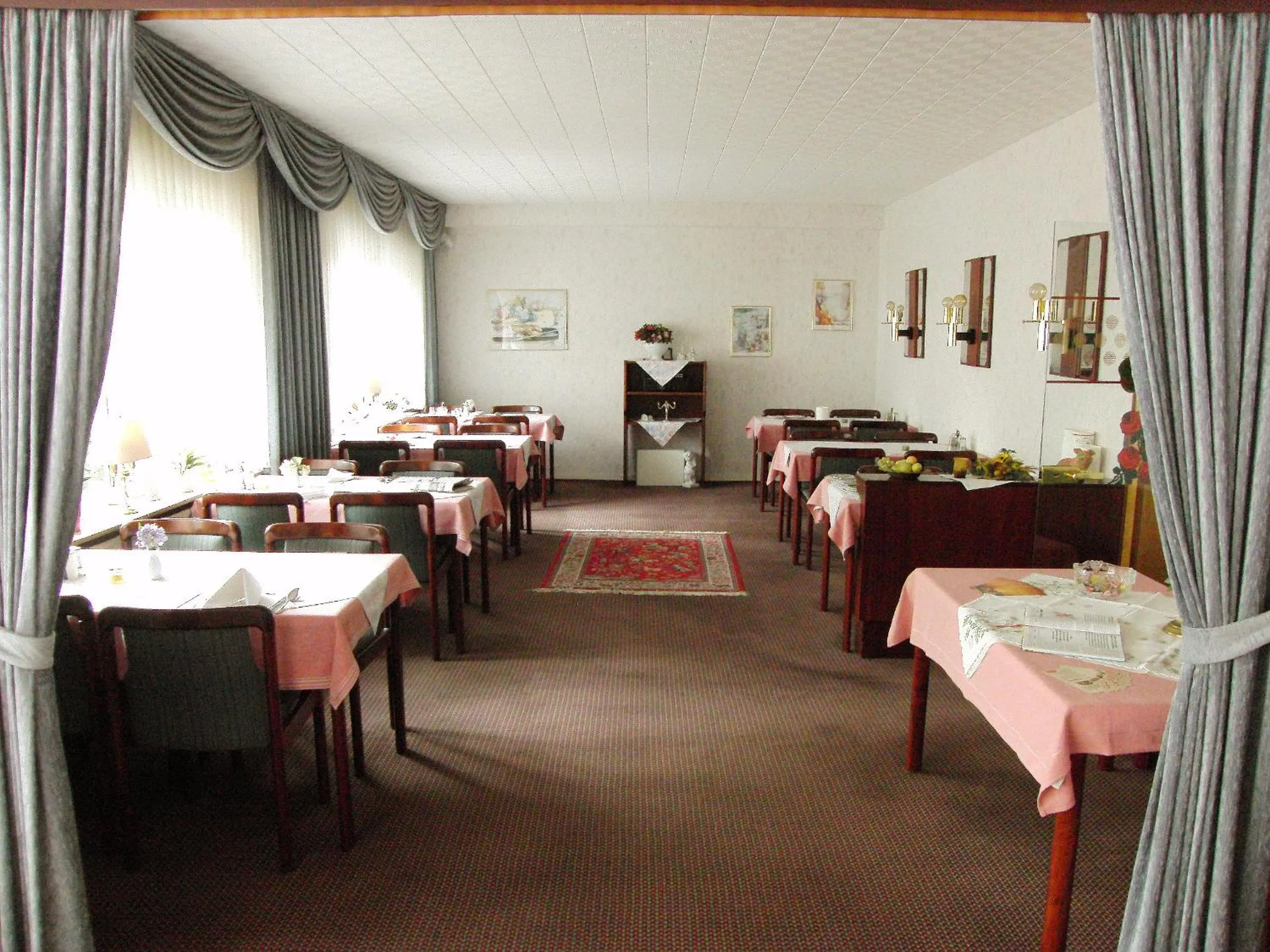 Restaurant/places to eat in Hotel Olympia