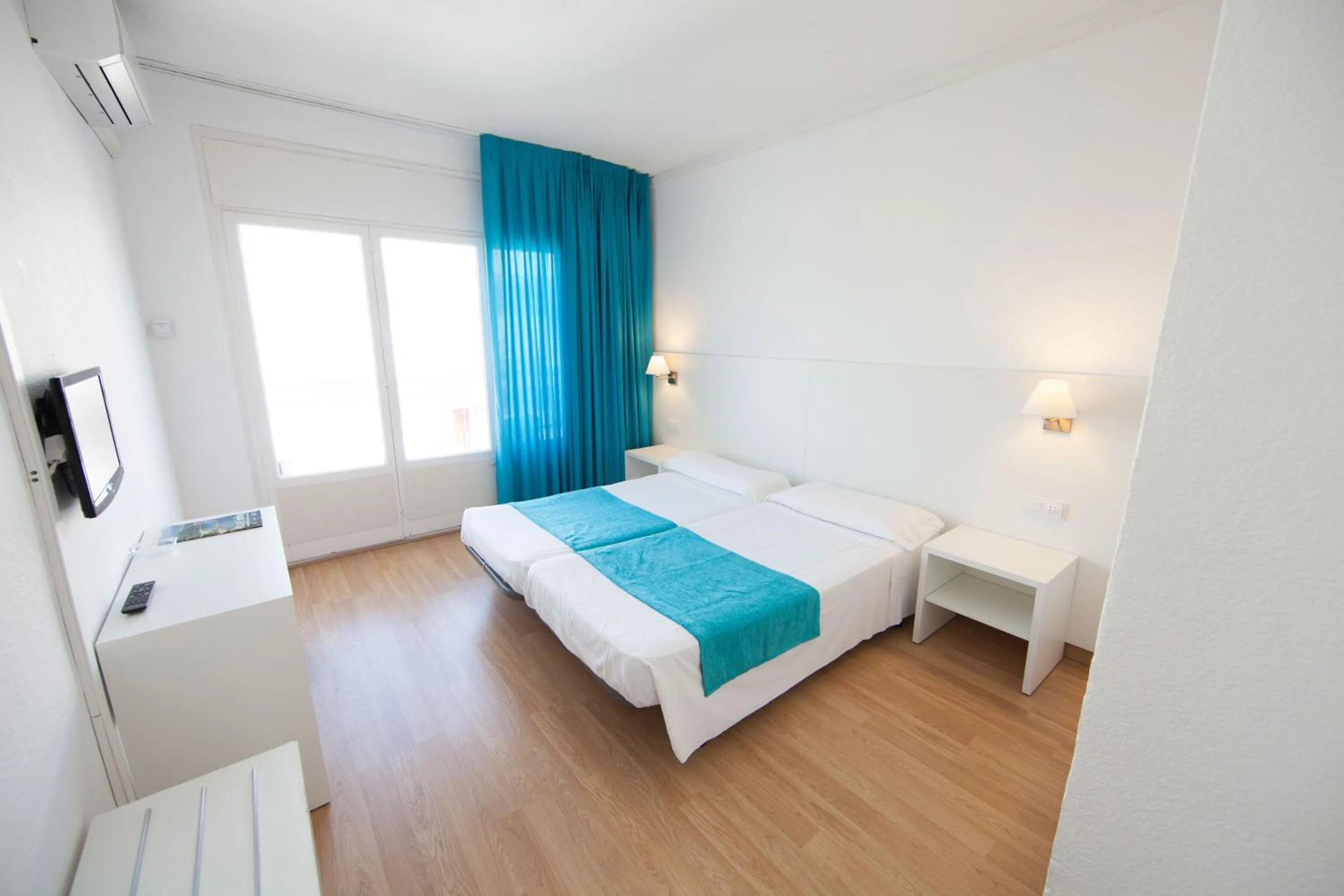 Bedroom, Bed in Hotel Villa Garbí