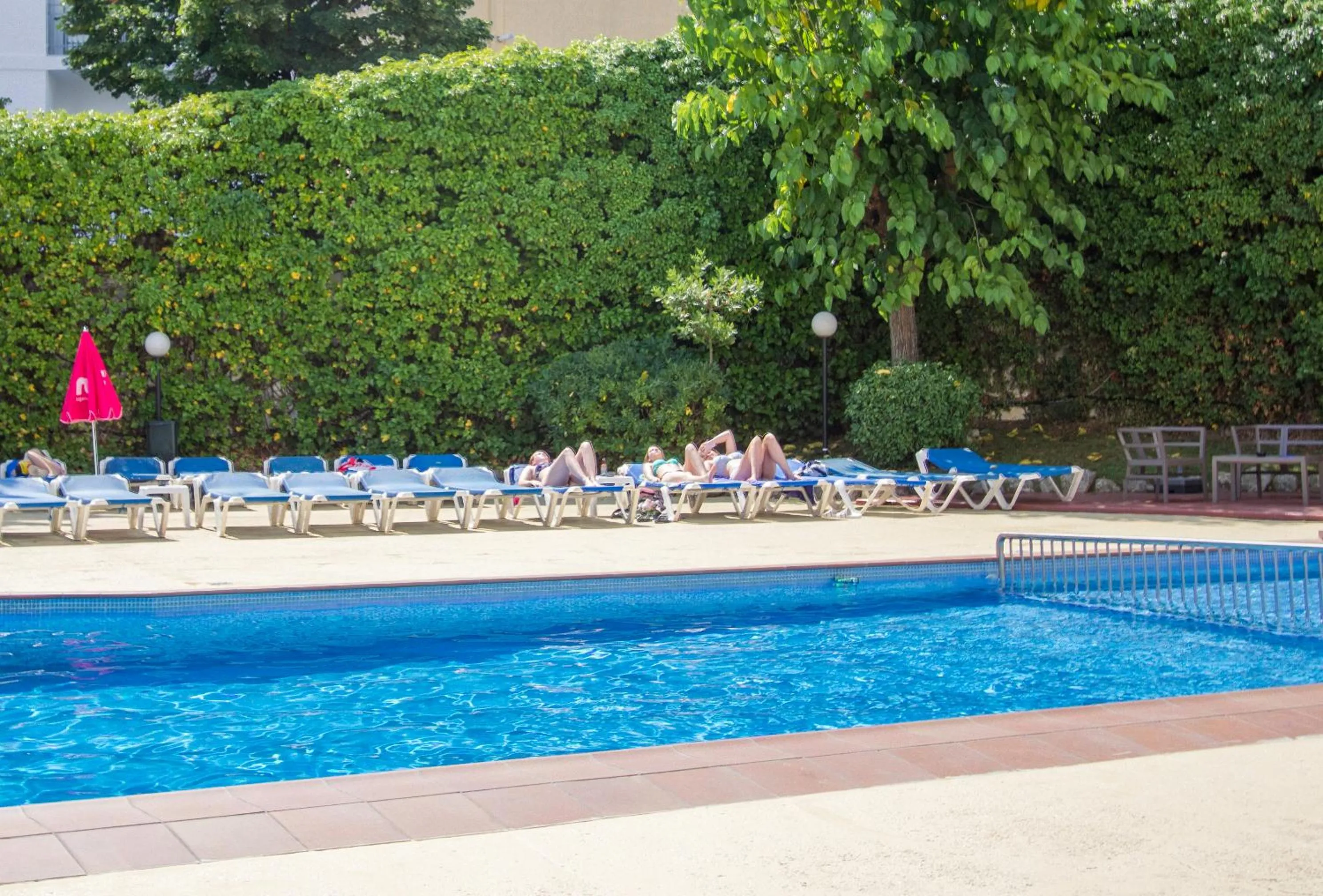 Swimming pool in Hotel Villa Garbí