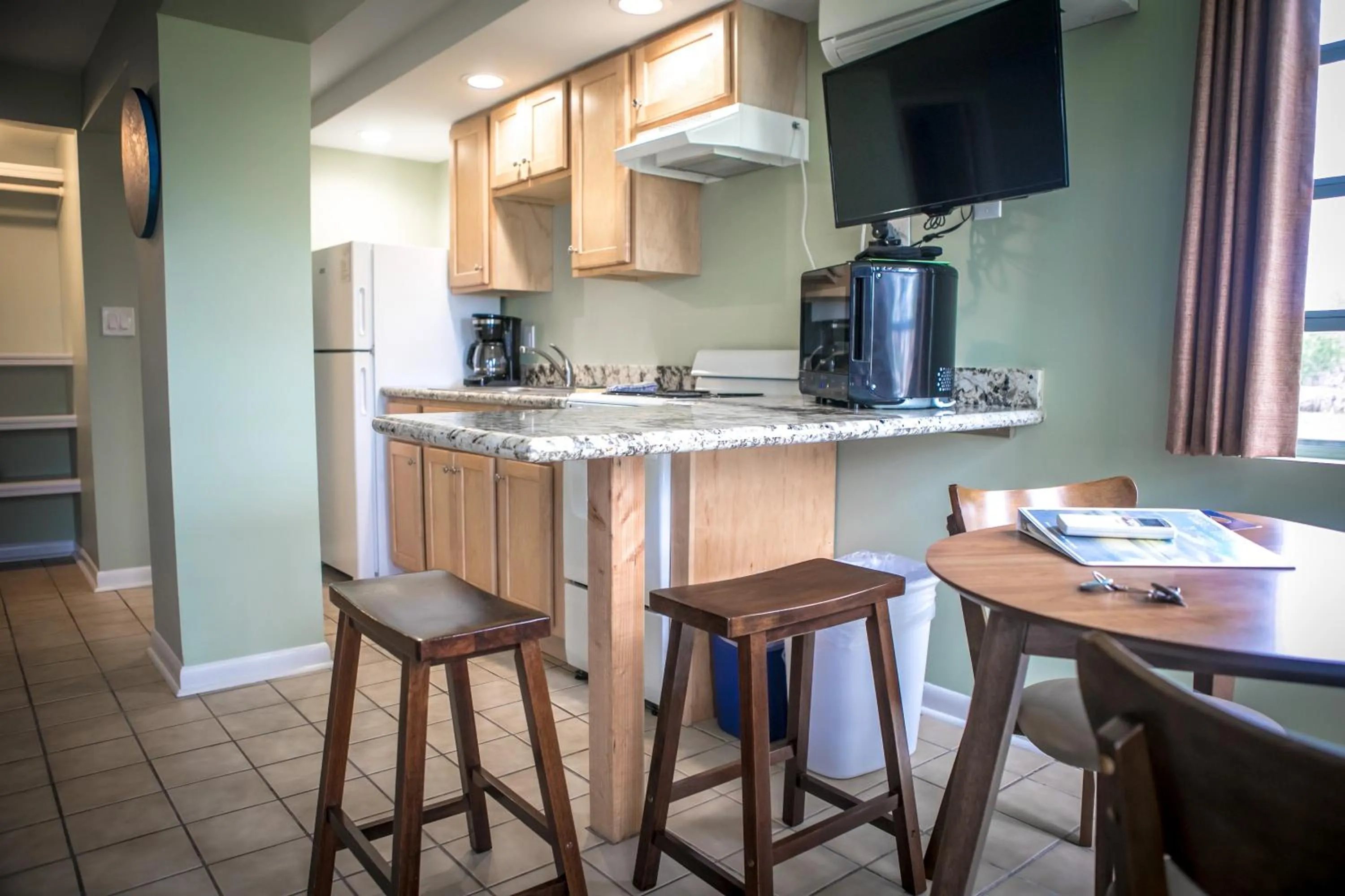Kitchen or kitchenette in Ragged Edge Resort & Marina