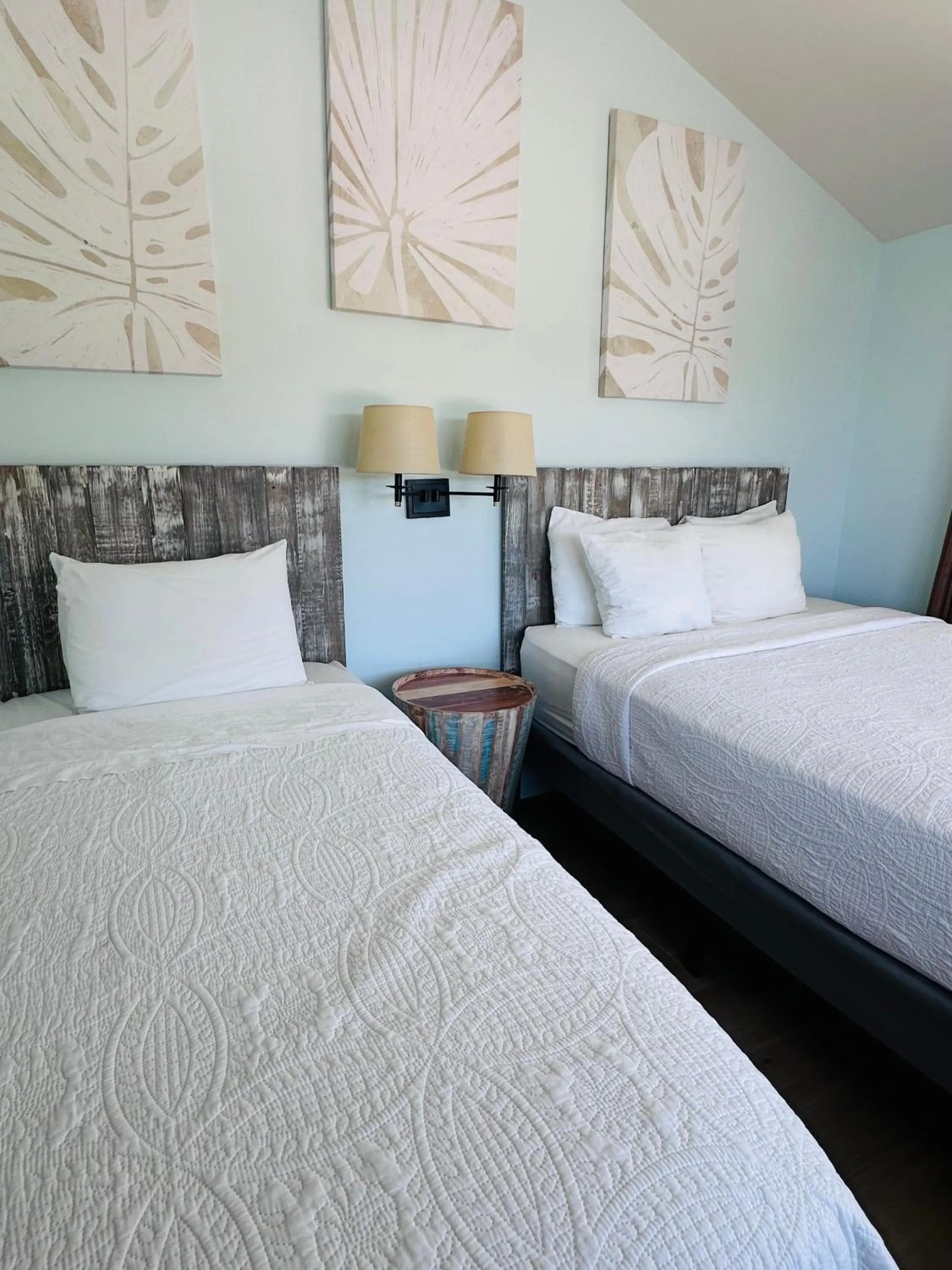 Bed in Ragged Edge Resort & Marina