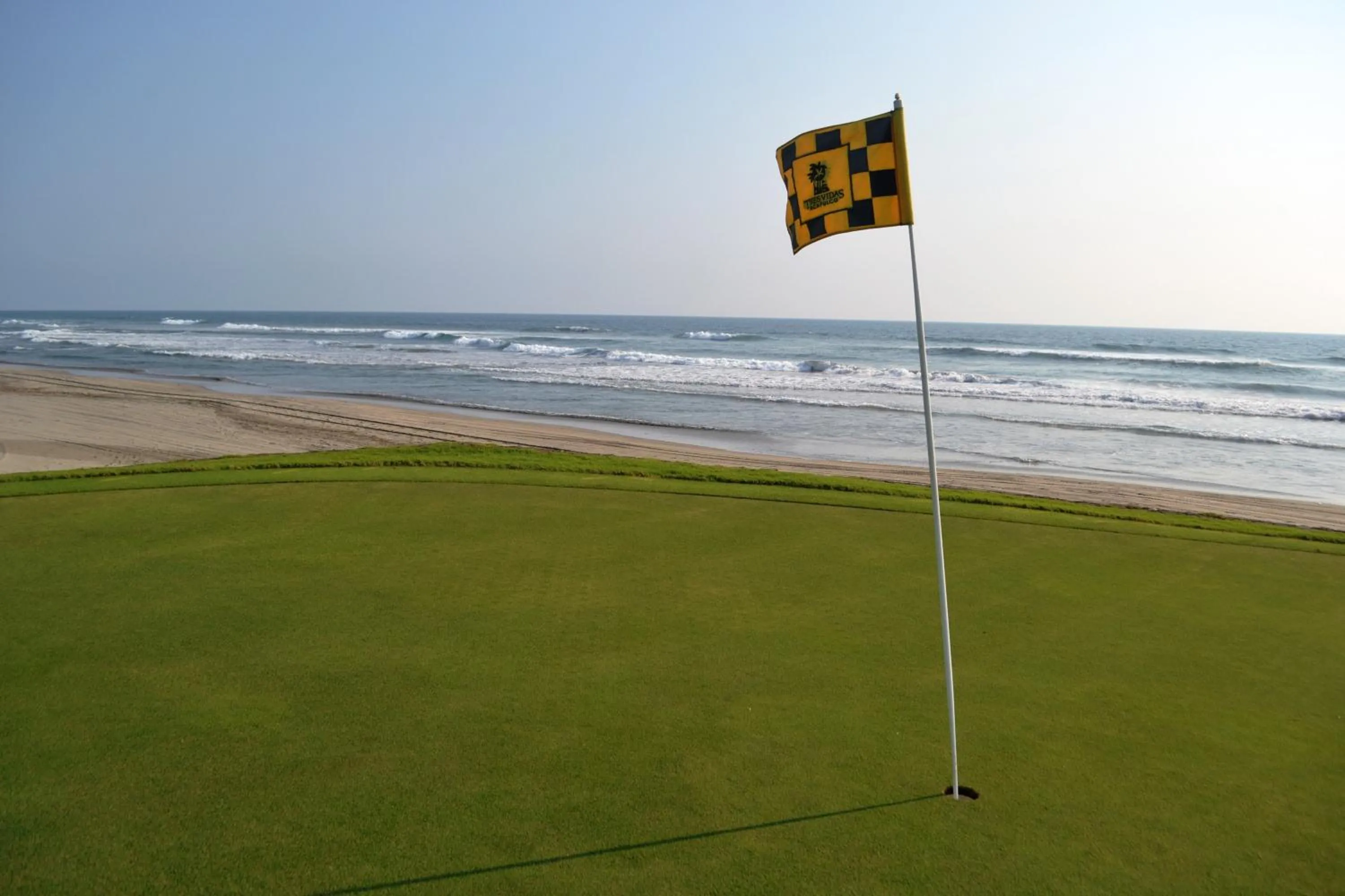 Golfcourse in Hotel Tres Vidas Acapulco