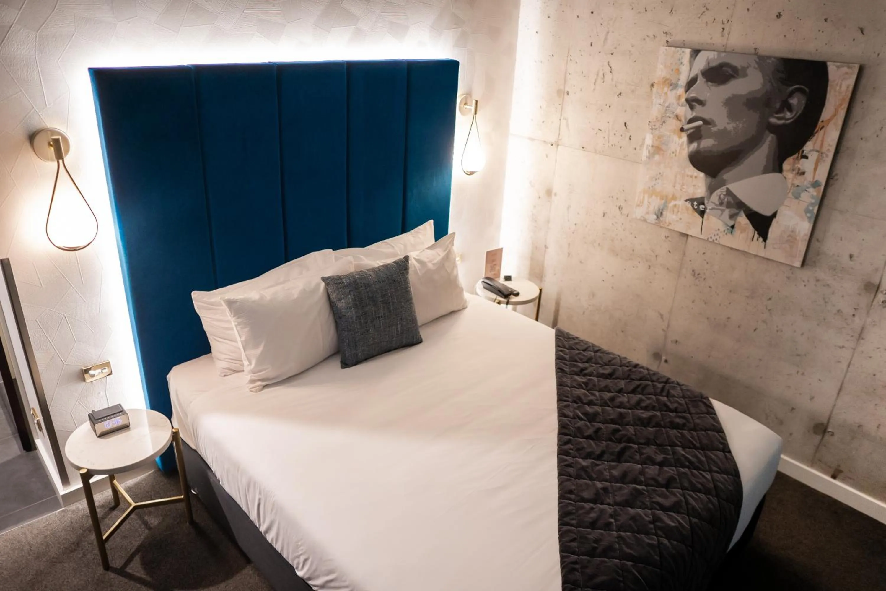 Photo of the whole room, Bed in The Muse Christchurch Art Hotel