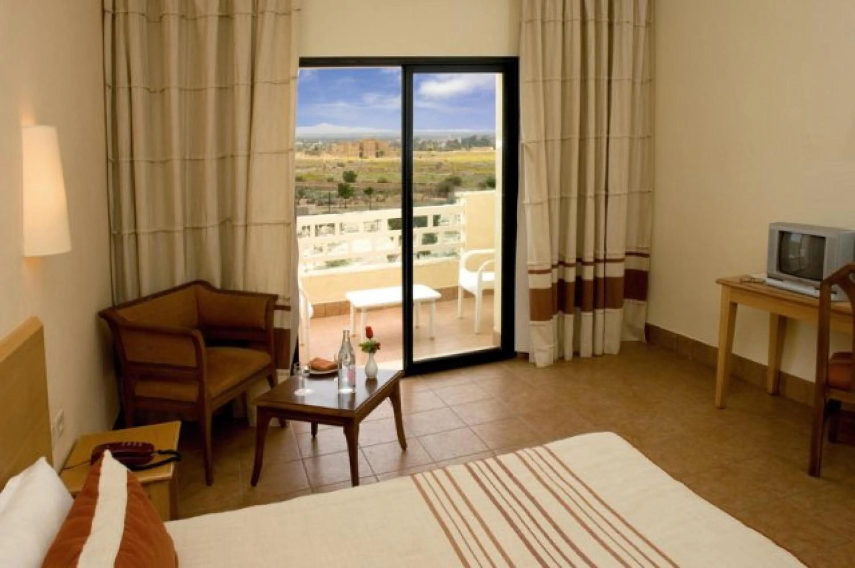 Seating area, Bed in Sufetula Hotel