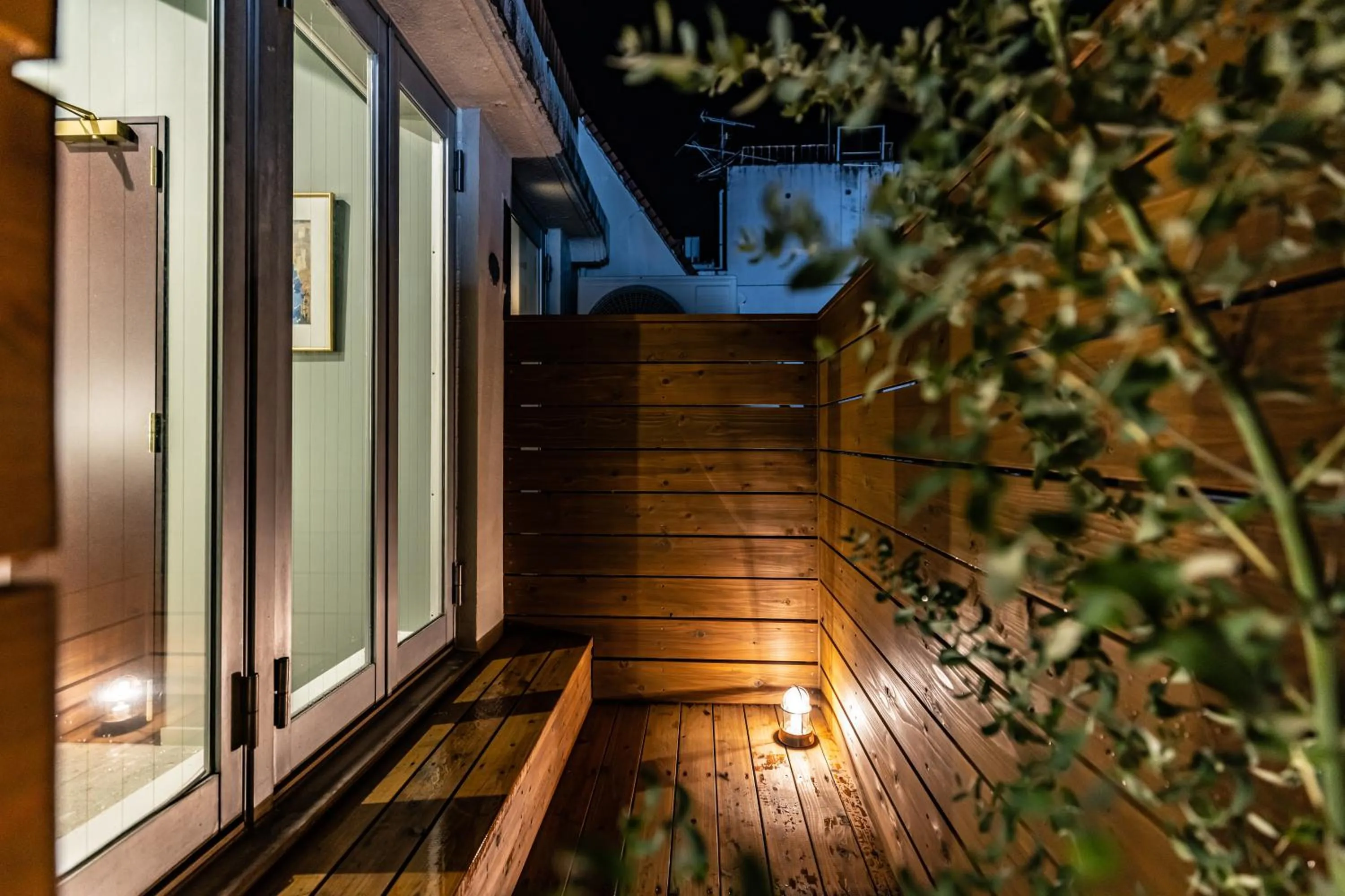 Night in ビル泊 -Birupaku Decentralized Hotel-