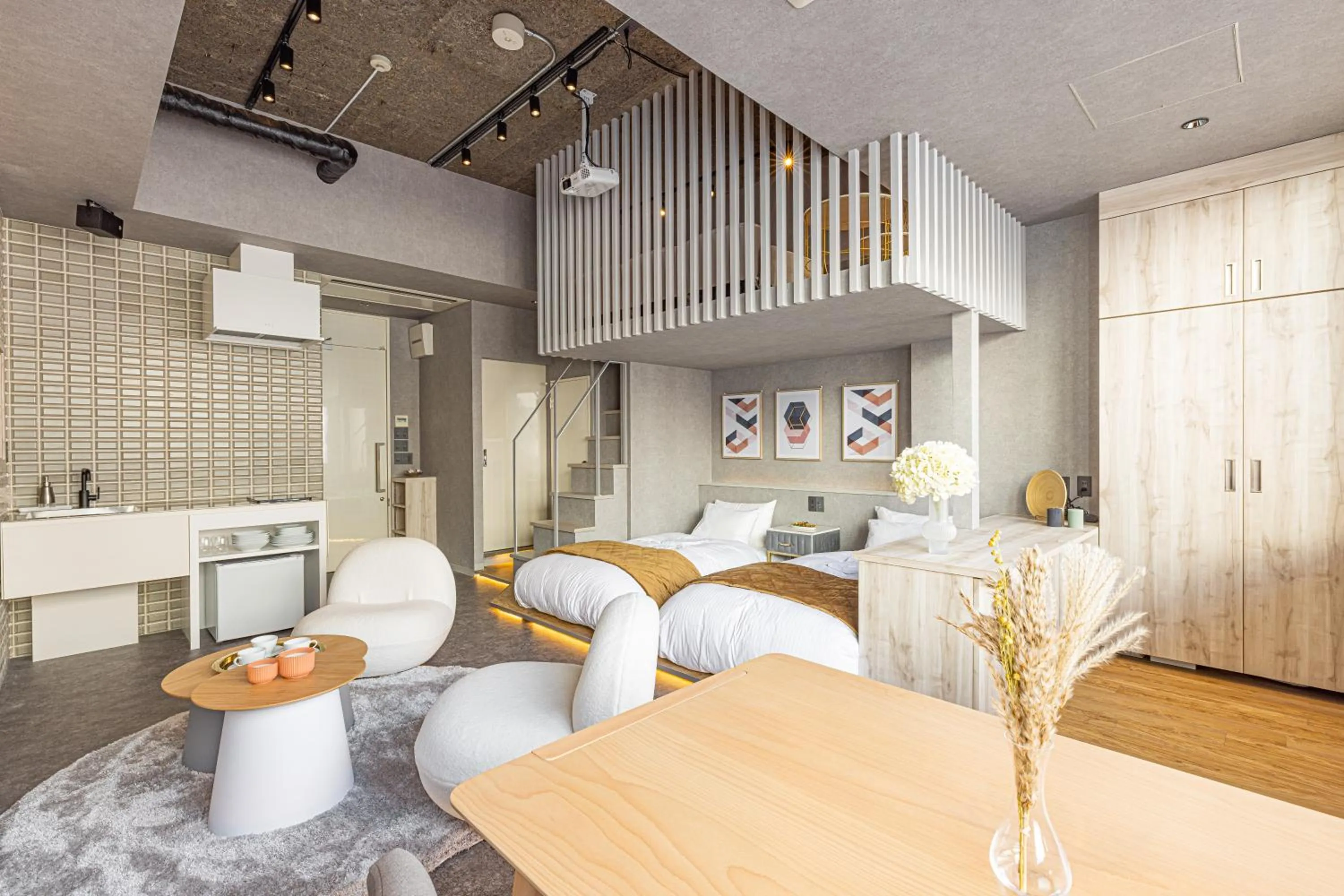 Living room in ビル泊 -Birupaku Decentralized Hotel-